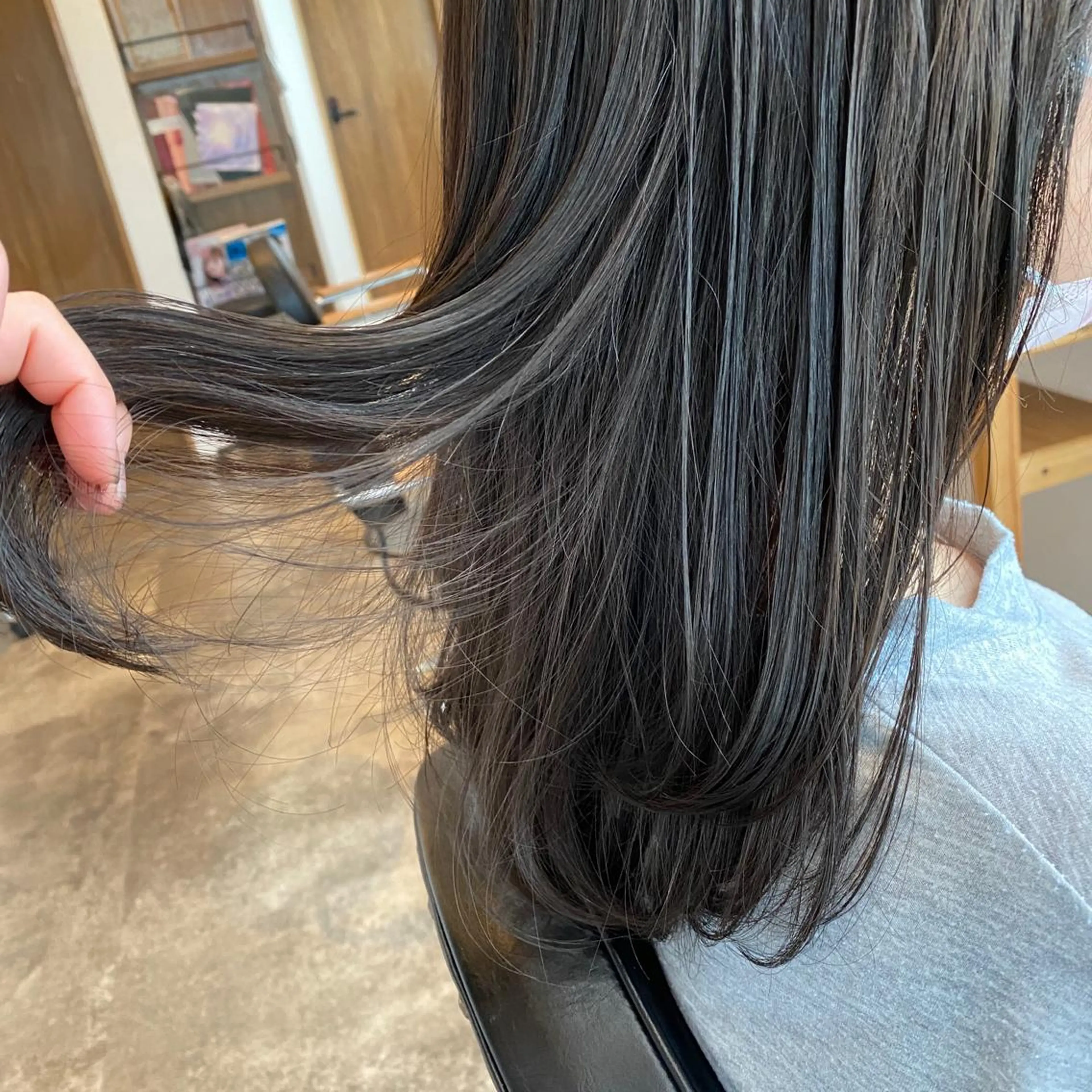 ミディアム 今井 悠菜のヘアスタイル