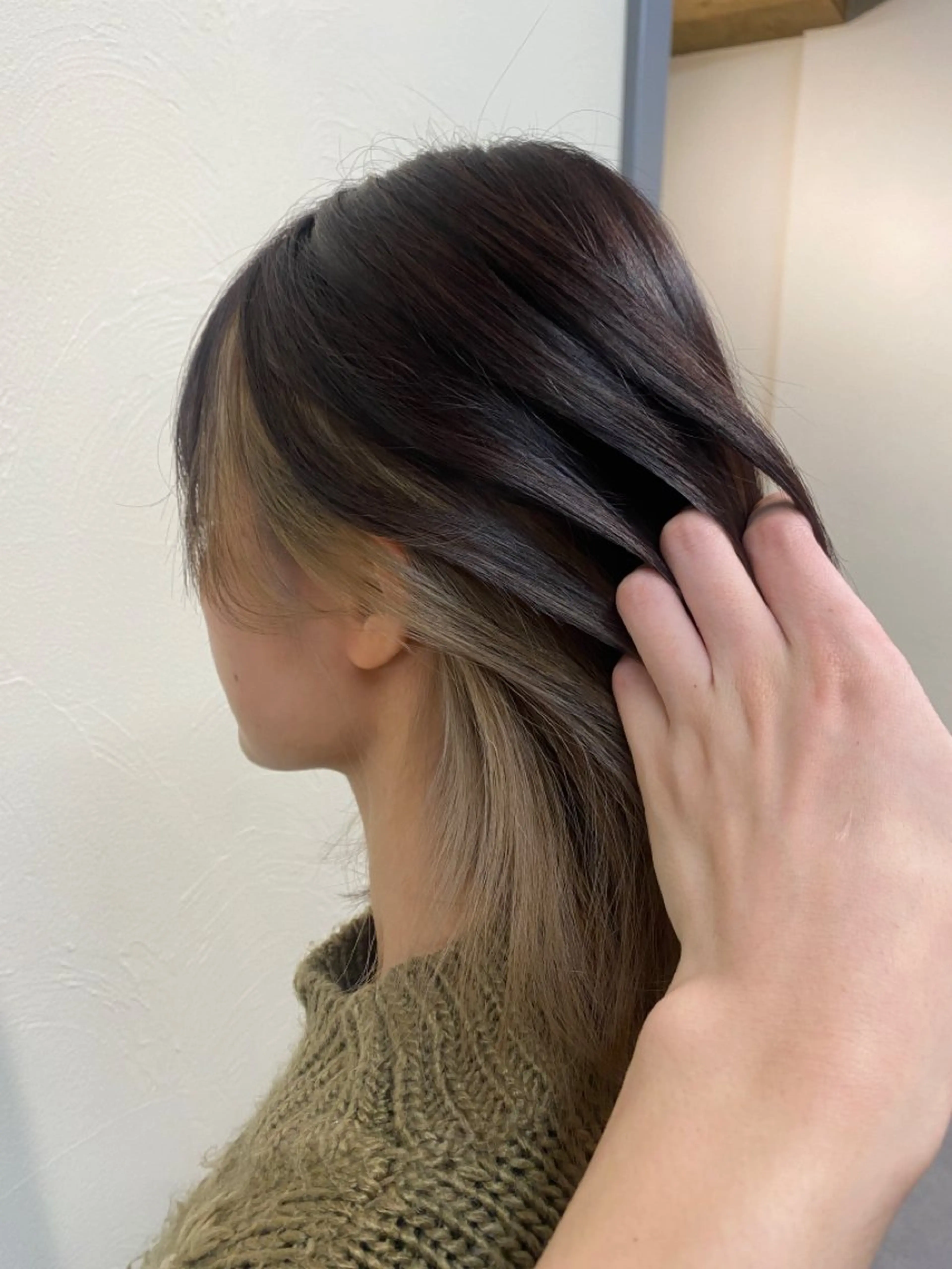 ミディアム カラー ベージュカラー ユウリ YURIのヘアスタイル