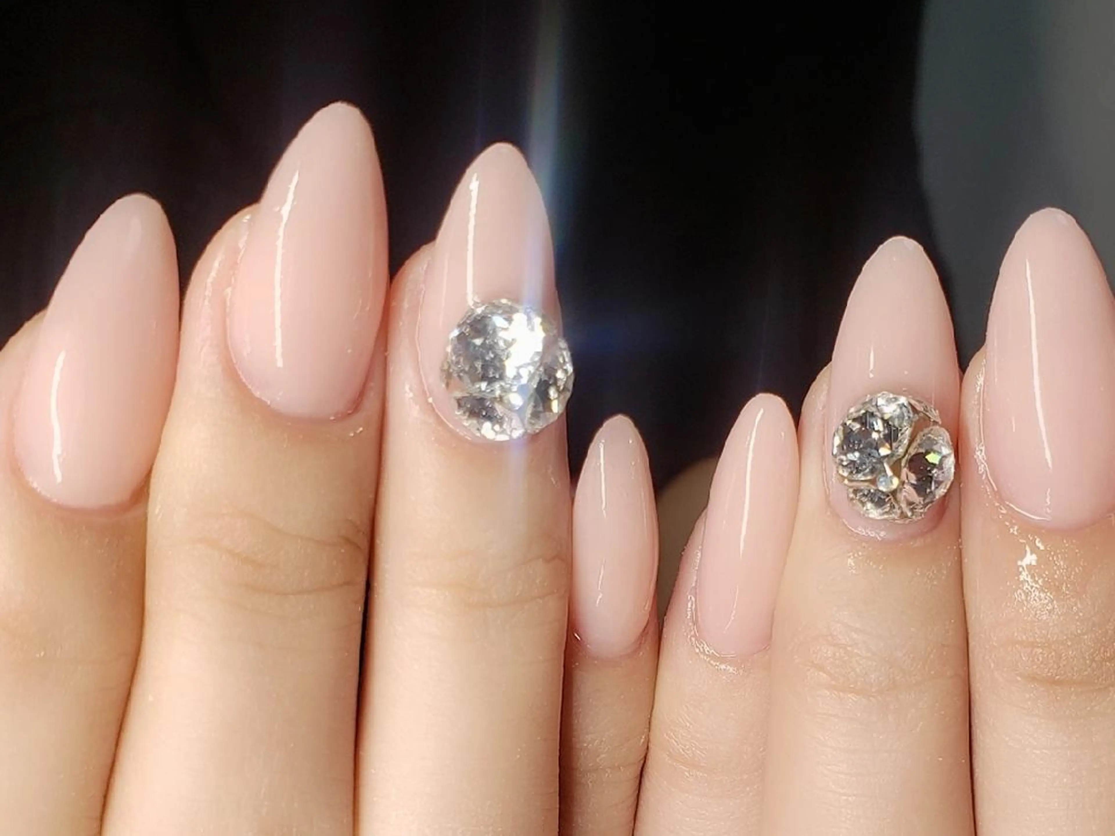 ミディアム ネイル ストーンネイル ハンドネイル クロキ 。のネイルデザイン