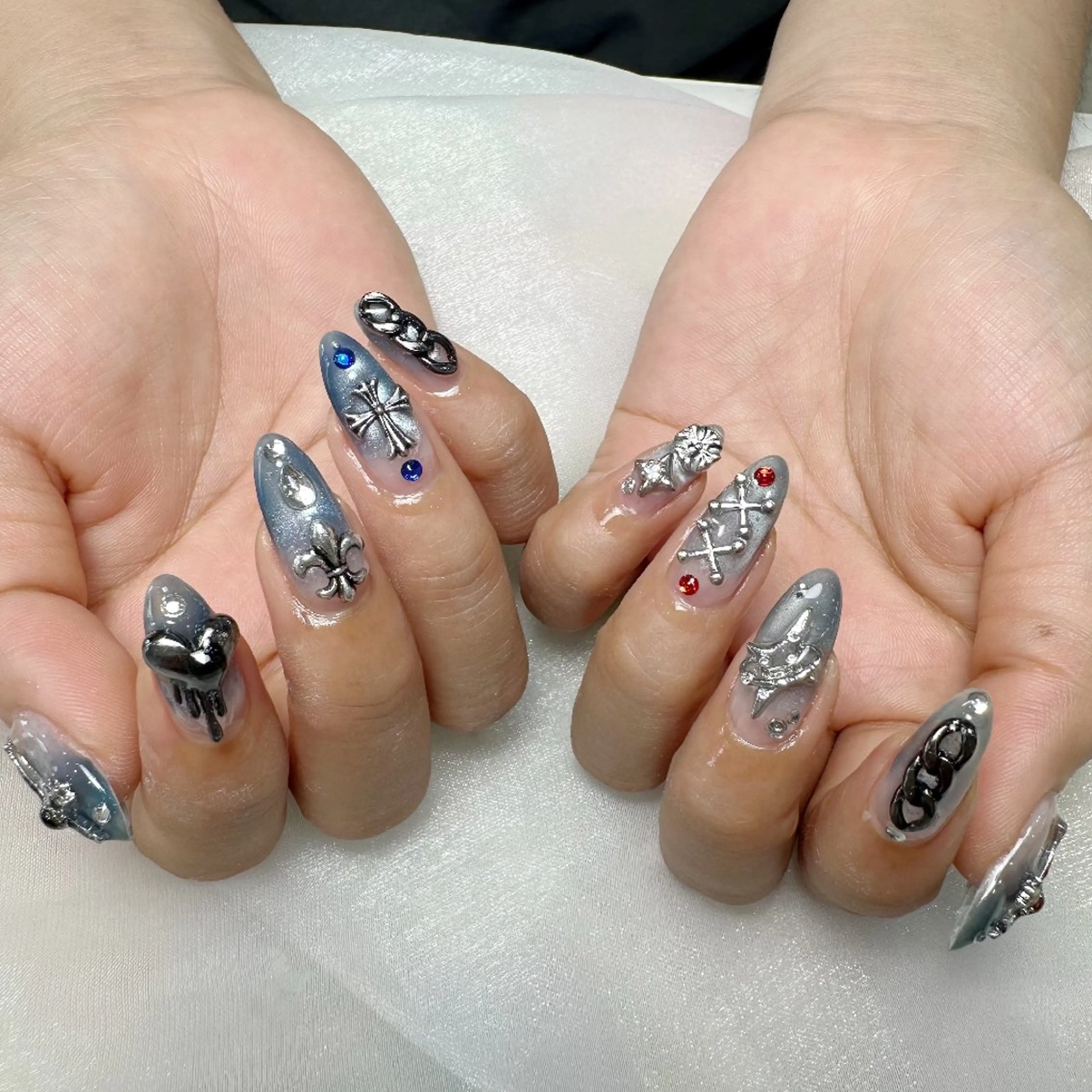 ネイル チークネイル フレンチネイル ジェルネイル ガーリー キラキラネイル ハンドネイル UM Nail Salonのネイルデザイン