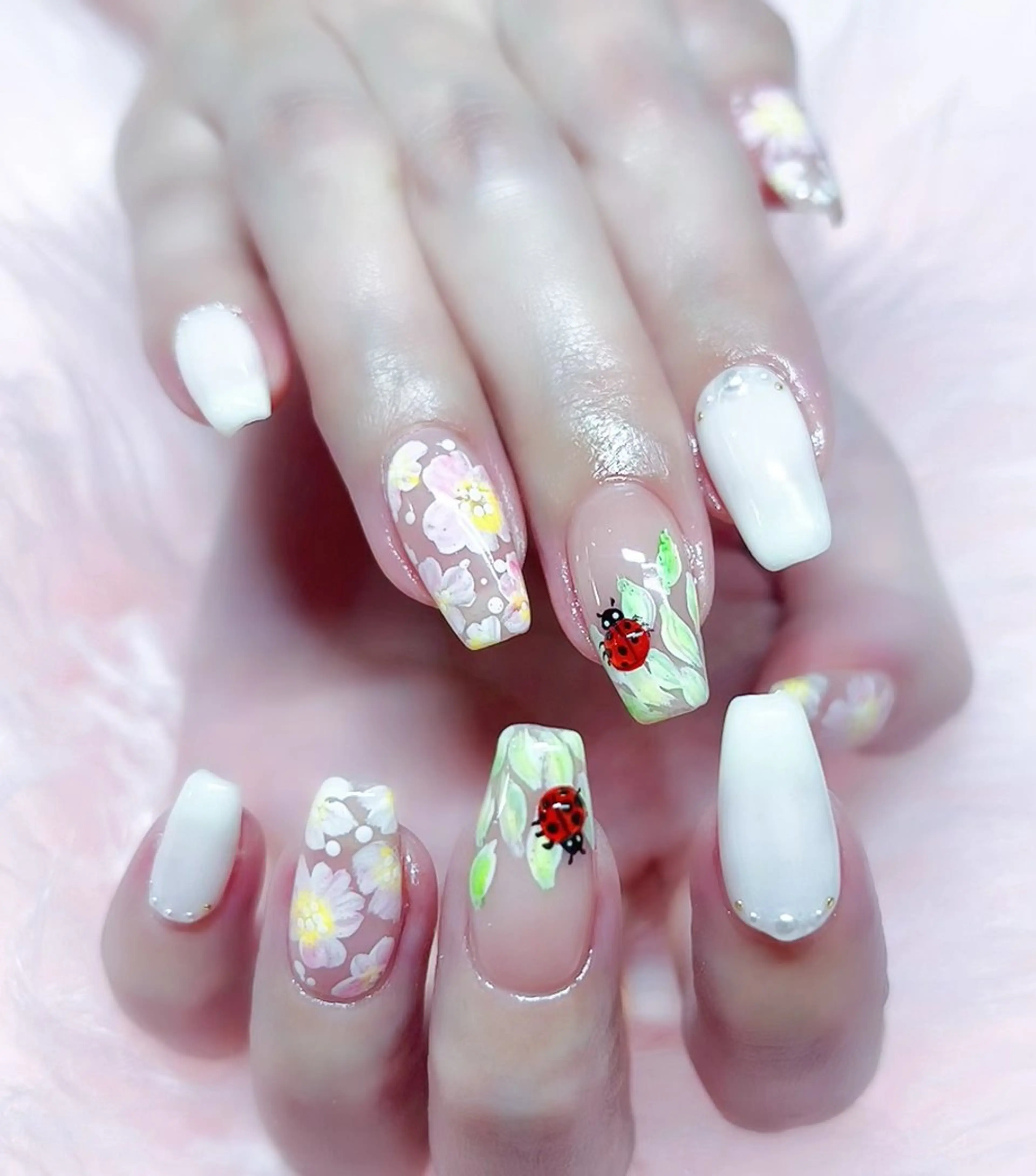 ネイル ハンドネイル MoonNail ユリ🌸のネイルデザイン
