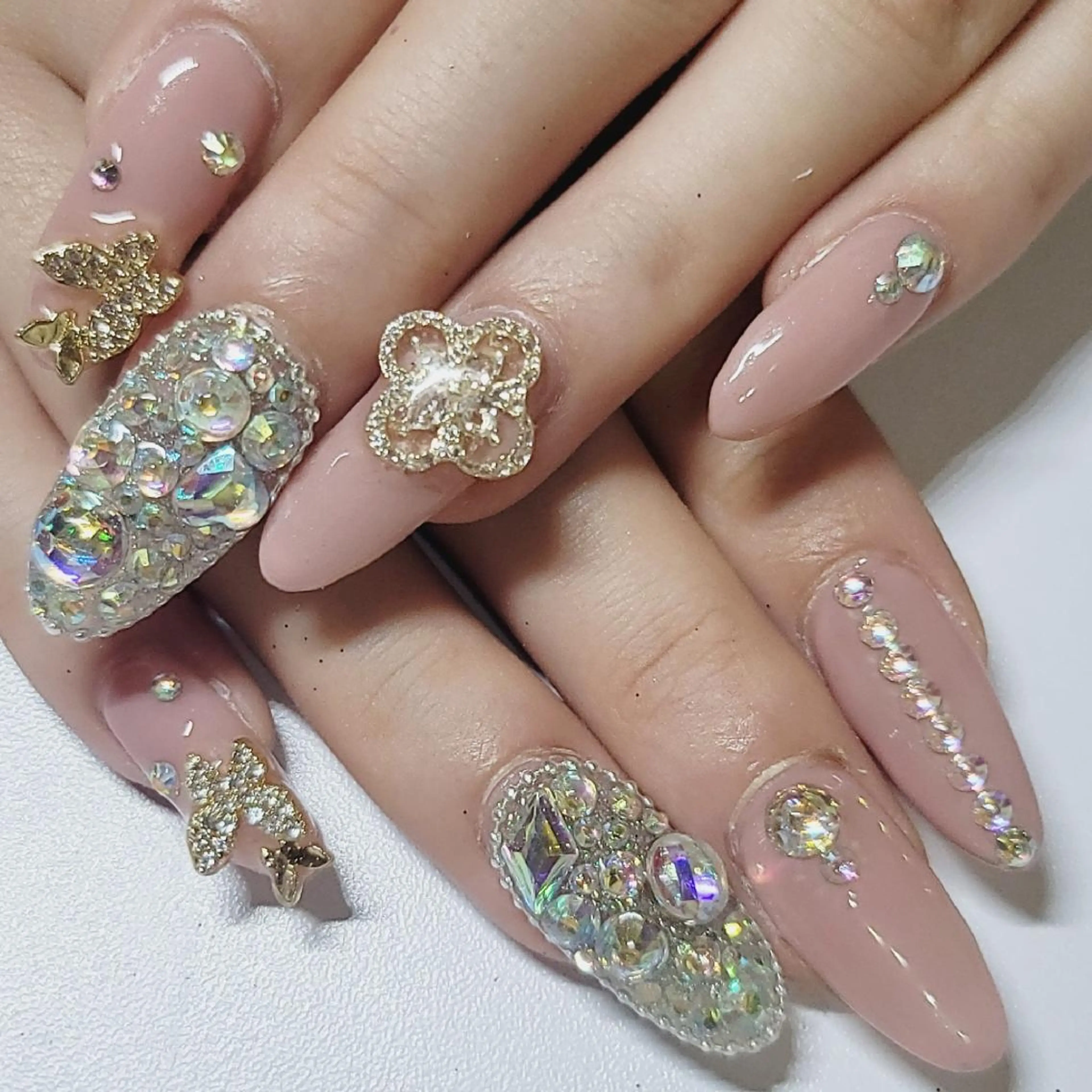 ネイル アートネイル ゴージャス キラキラネイル 持ち込み ワンカラーネイル ハンドネイル よしだ ひろきのネイルデザイン