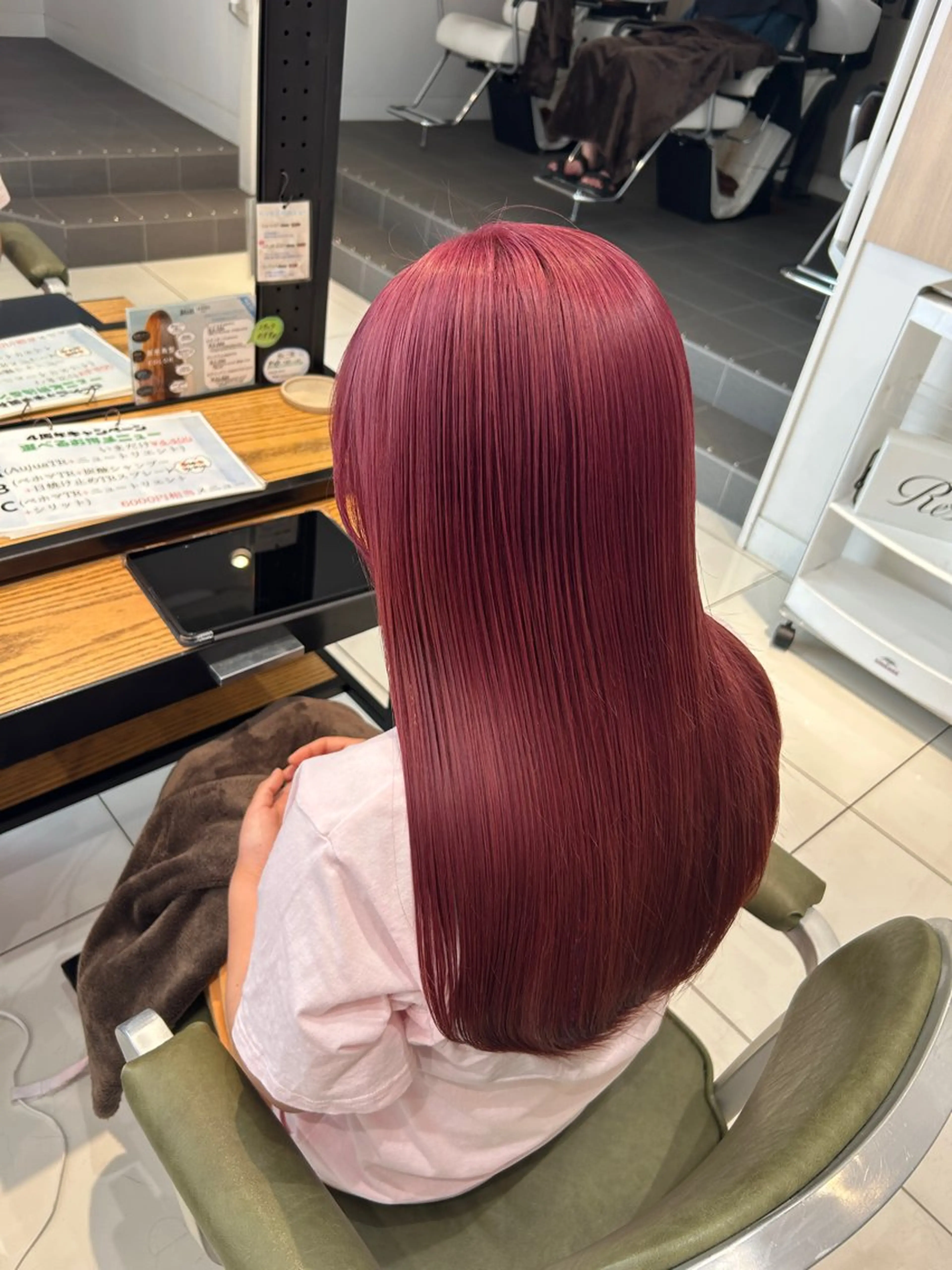 ロング カラー ブリーチ ピンクカラー トリートメント ヘアカラー トリートメント 🪻ダブルカラー /透明感カラーRioのヘアスタイル