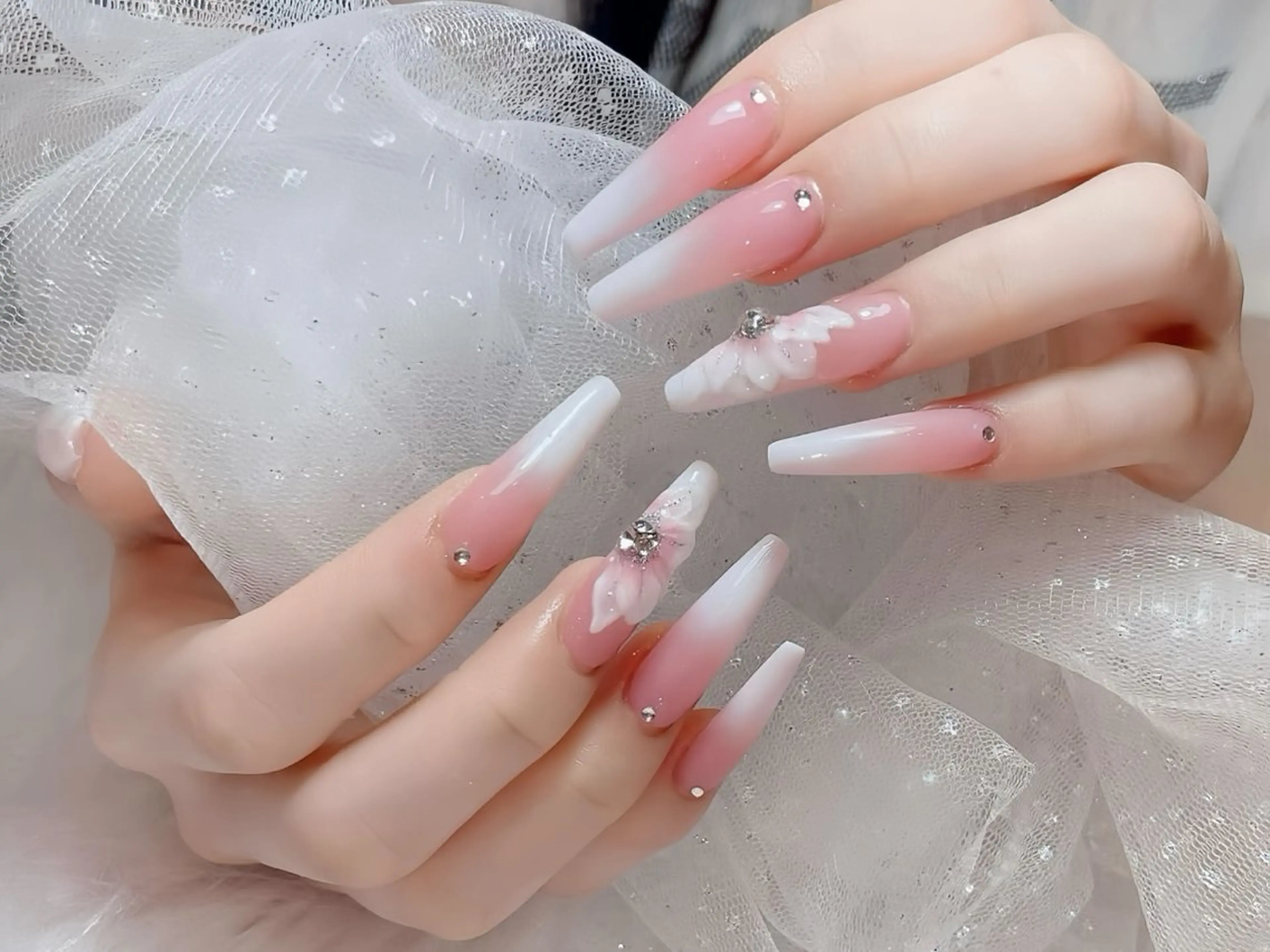 ネイル アートネイル チークネイル ジェルネイル ロングネイル マグネットネイル ハンドネイル Rin Nail 新大久保店のネイルデザイン