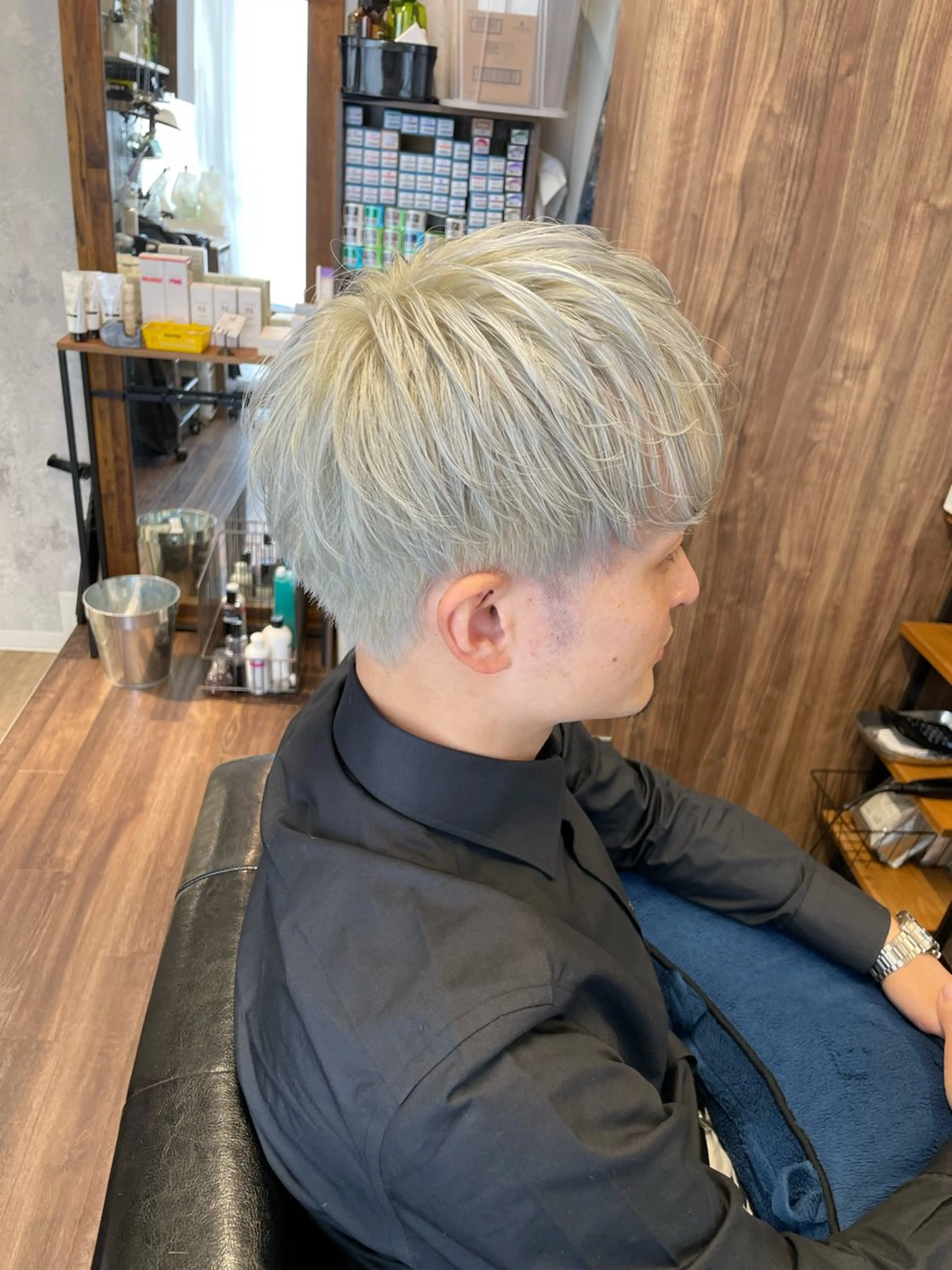 カラー メンズ メンズハイトーン ツーブロック ハイトーンカラー ヘアカラー トリートメント Lull1人美容室 バレイヤージュのヘアスタイル