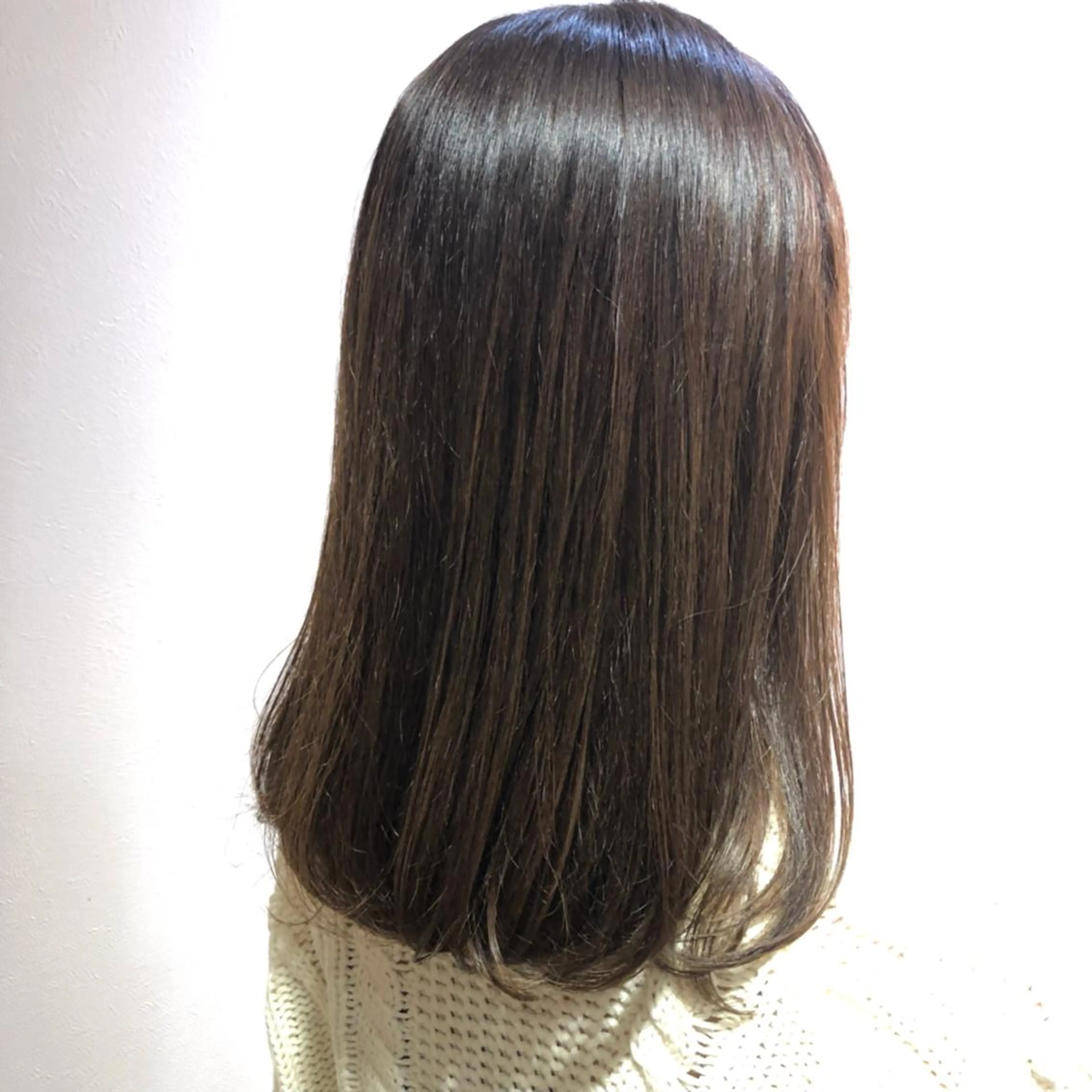 セミロング カット ヘアカラー トリートメント 黒崎 伸治のヘアスタイル