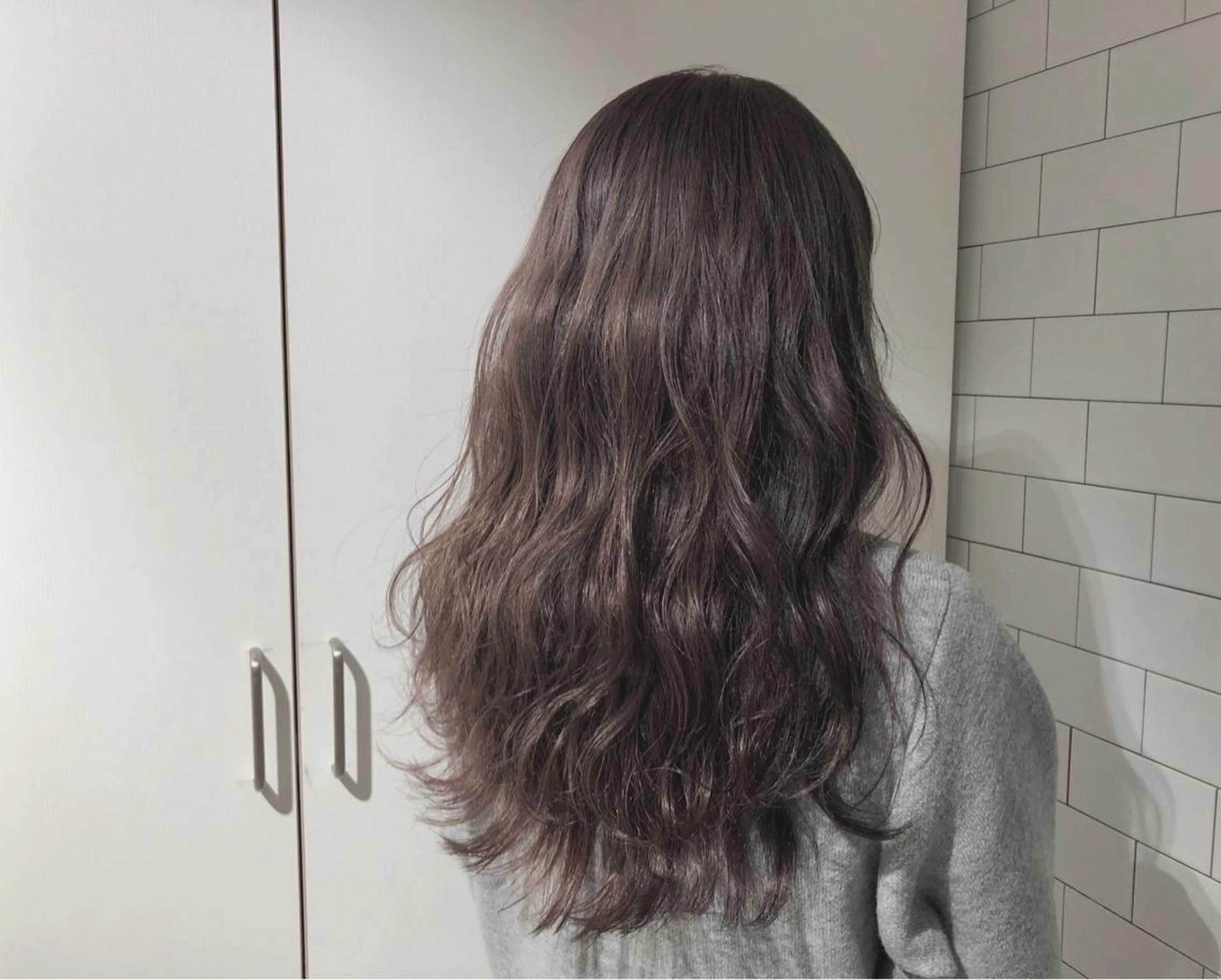 ロング カラー shiori ﾍﾞｰｼﾞｭｶﾗｰのヘアスタイル