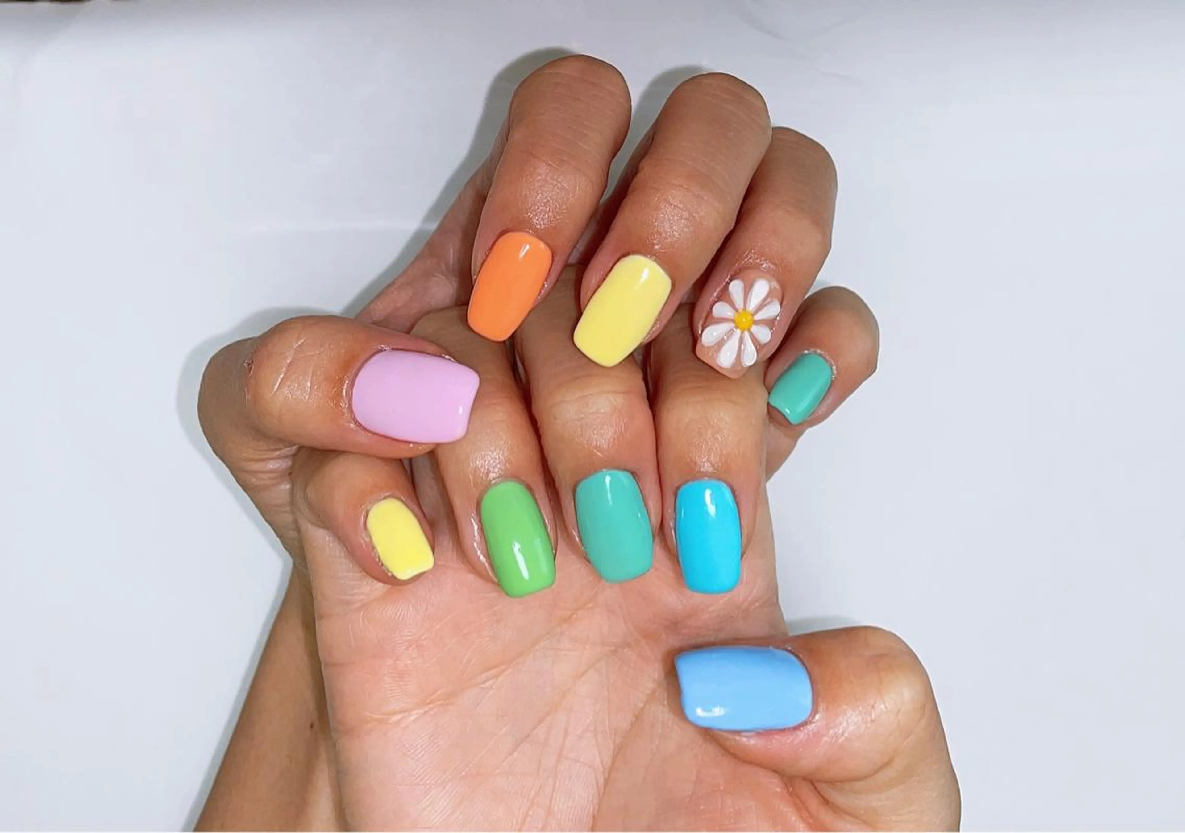 ネイル ハンドネイル VIERU 🌈🎀💖のネイルデザイン