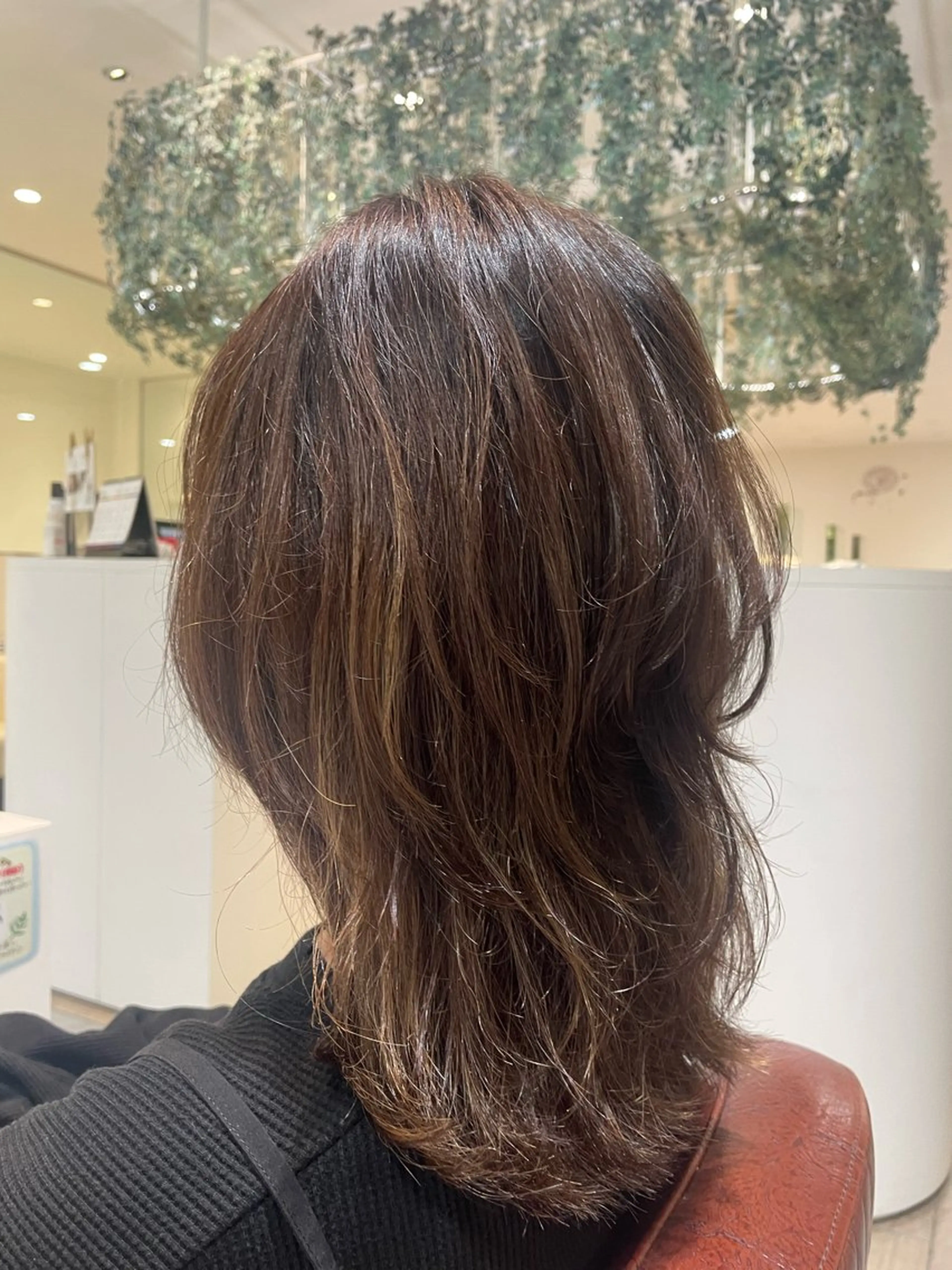 セミロング セミロングパーマ 平 真亜里のヘアスタイル