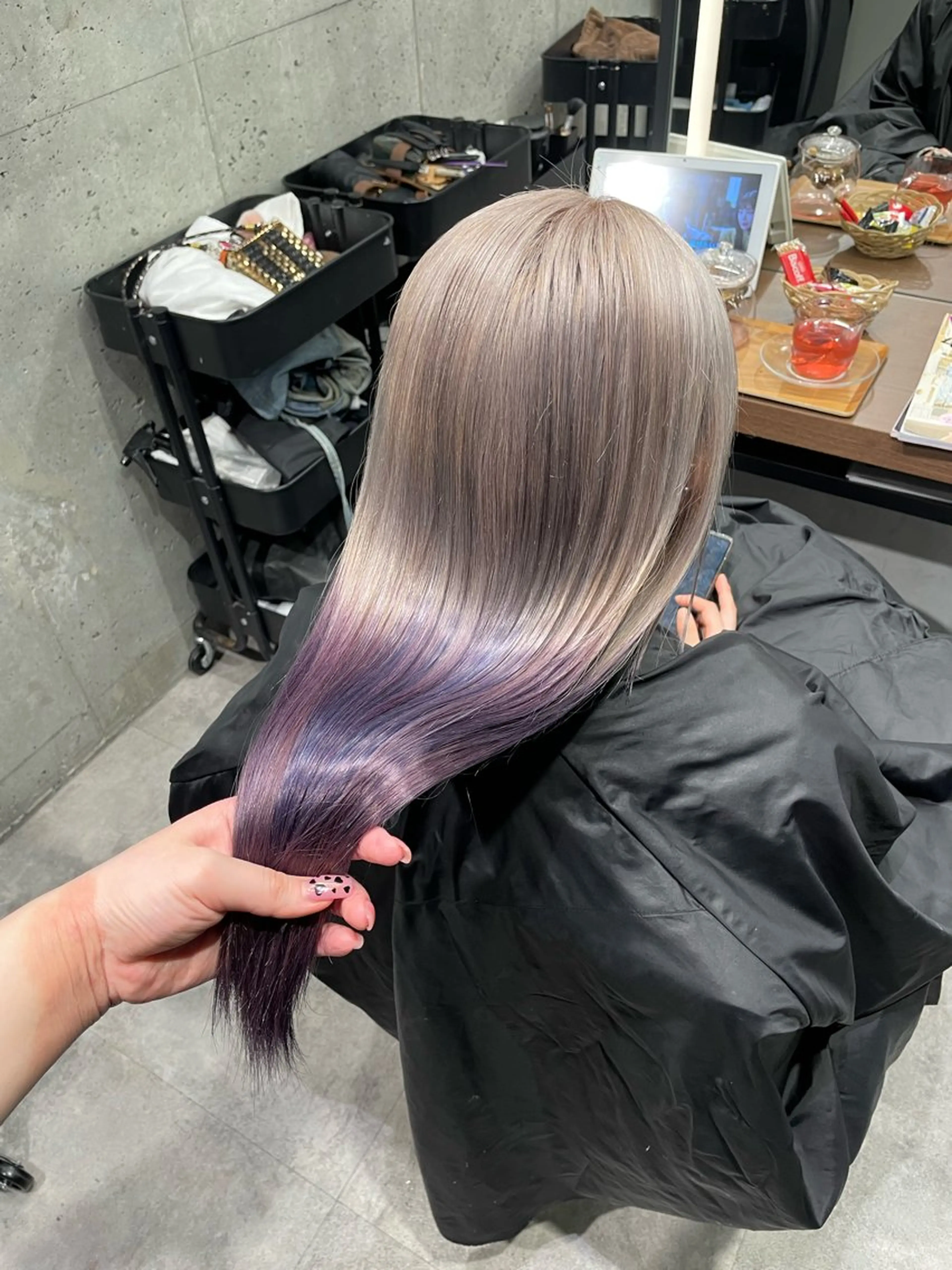 カラー ブリーチ デザインカラー ヘアカラー 暖色/ハイトーン/ カラー/HBLのヘアスタイル