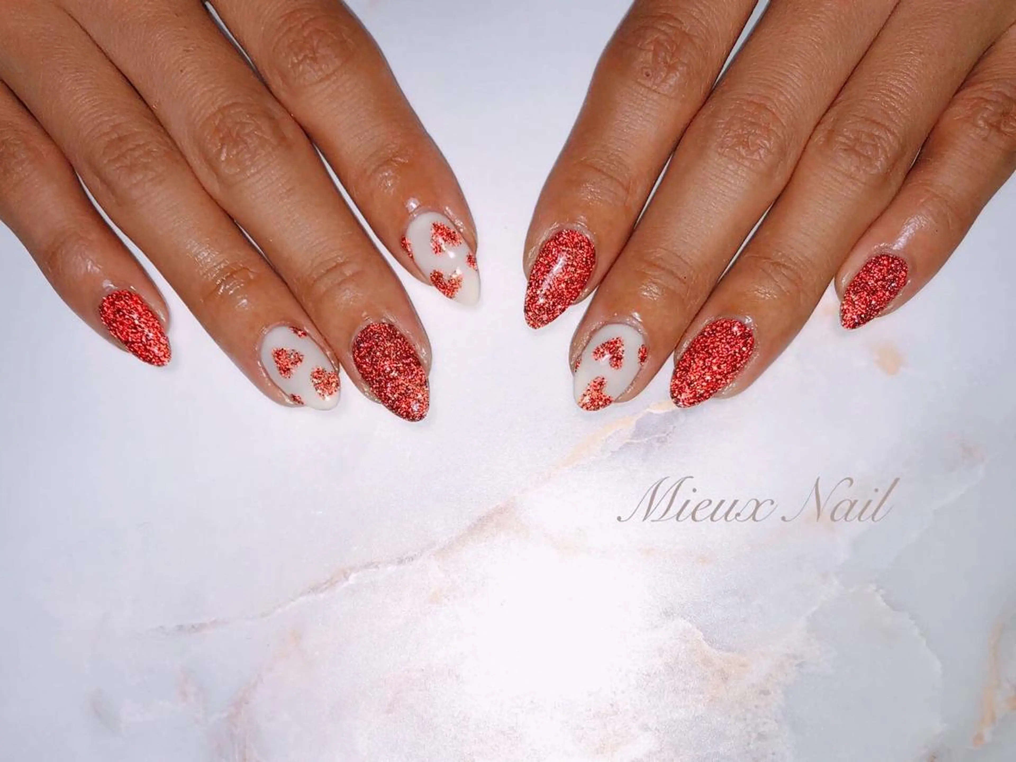 ネイル ブラウン フラッシュネイル ハート ラメ(グリッター) 市川 麻衣子のネイルデザイン