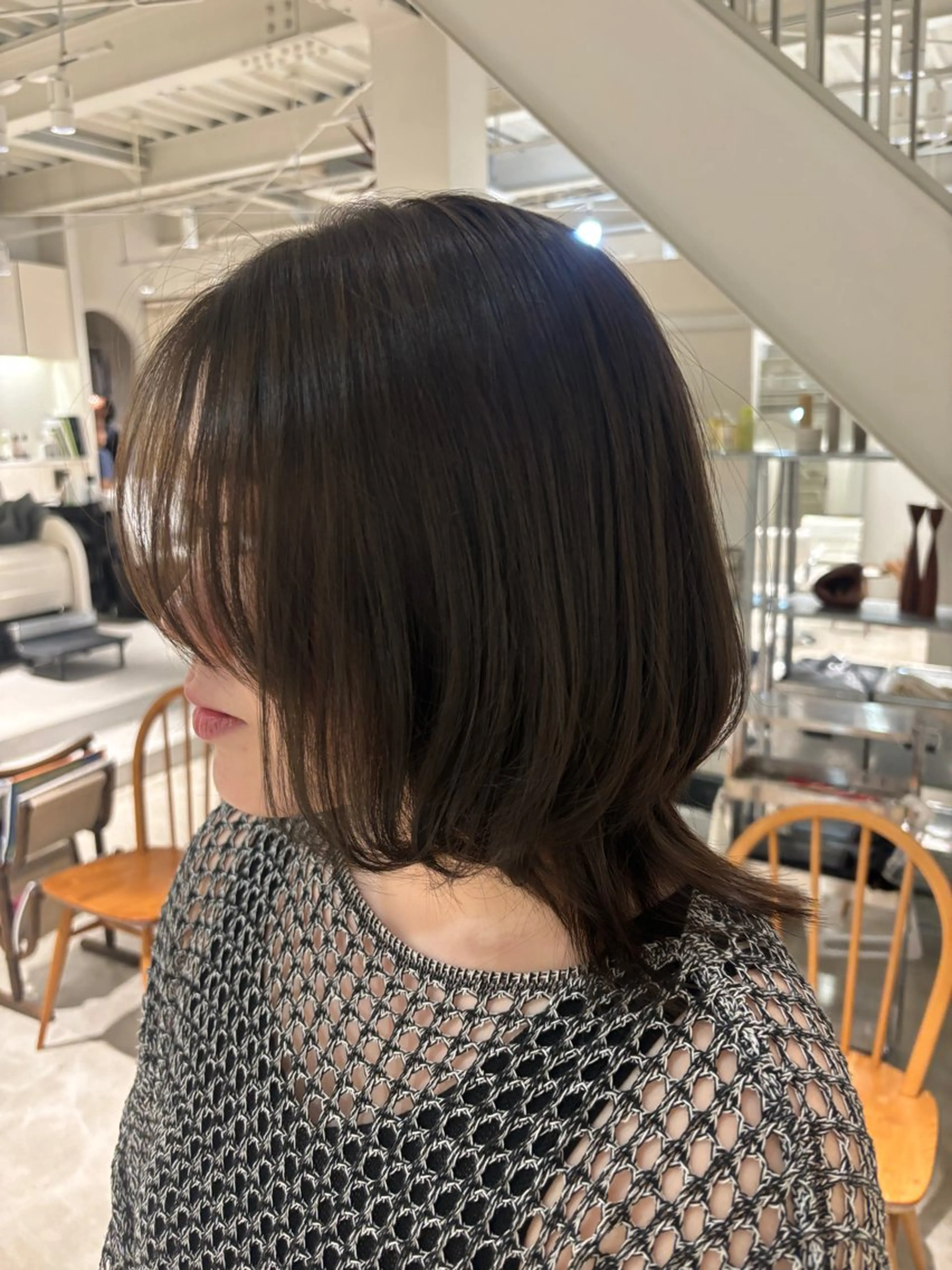 ミディアム カラー オリーブカラー 髙木 藍紗のヘアスタイル