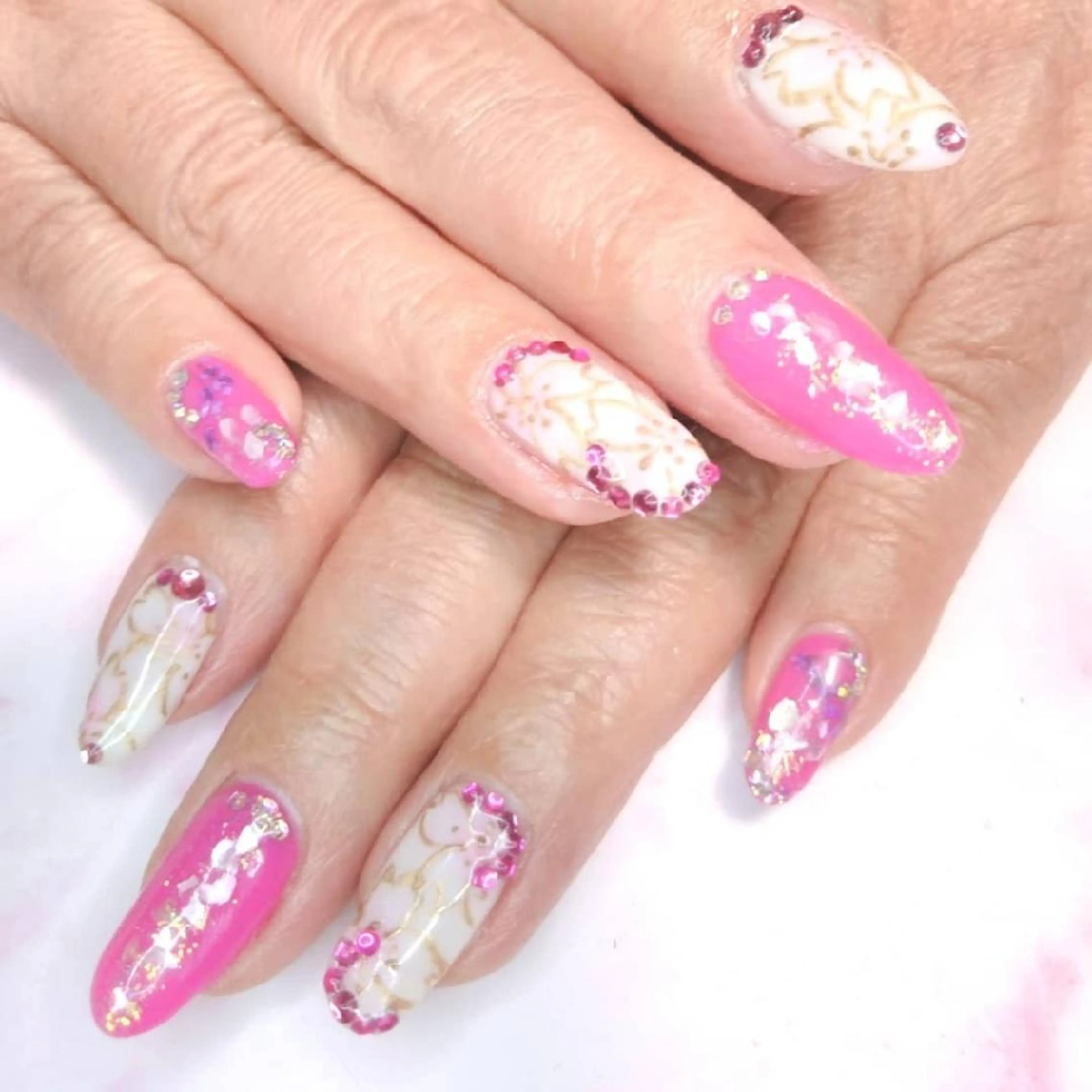 ネイル エステとネイル ローズコンフォートのネイルデザイン