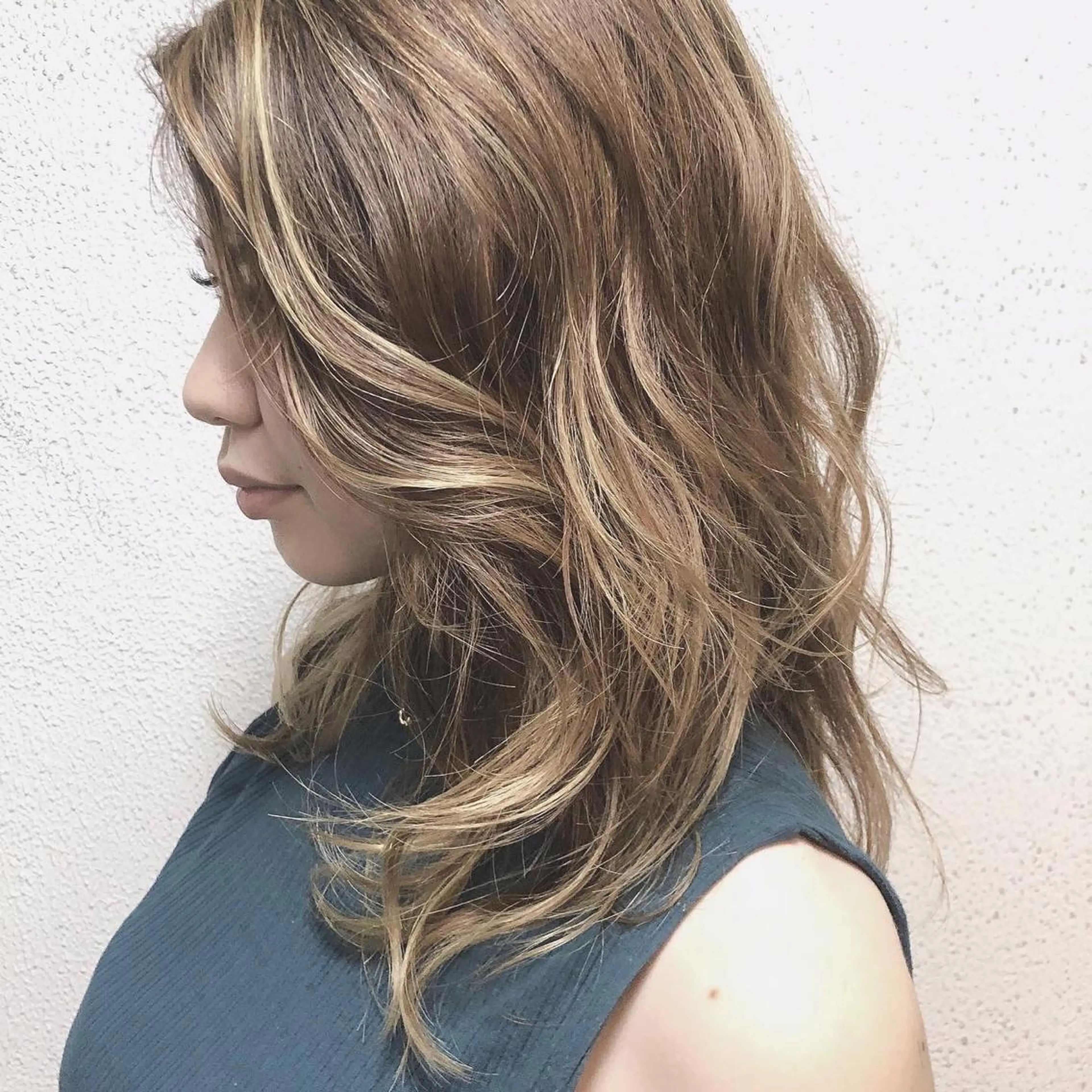 ミディアム カラー Bleu所属・伊熊 美砂のヘアスタイル