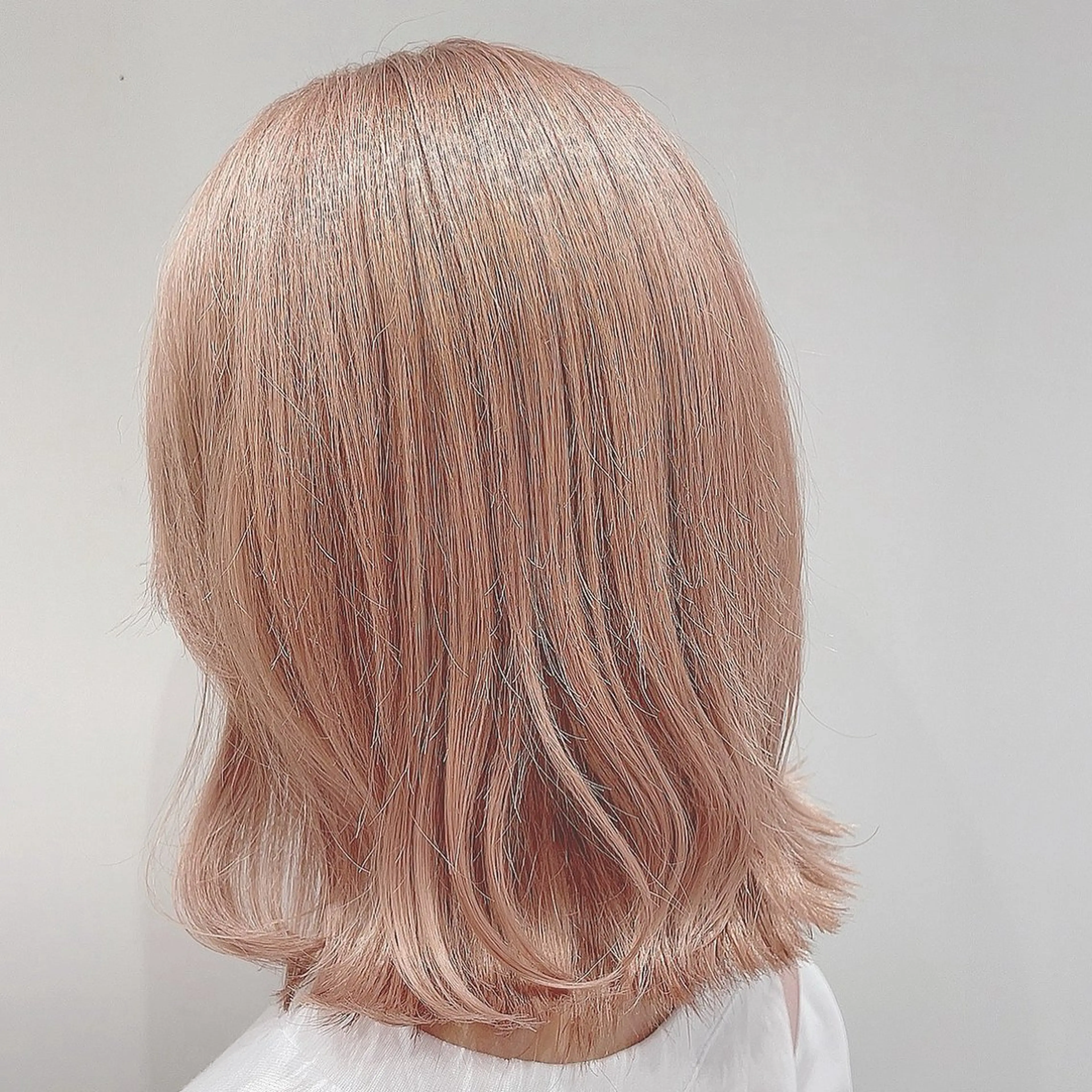 カラー 長尾菜々美🐰 ／ハイトーンカラーのヘアスタイル