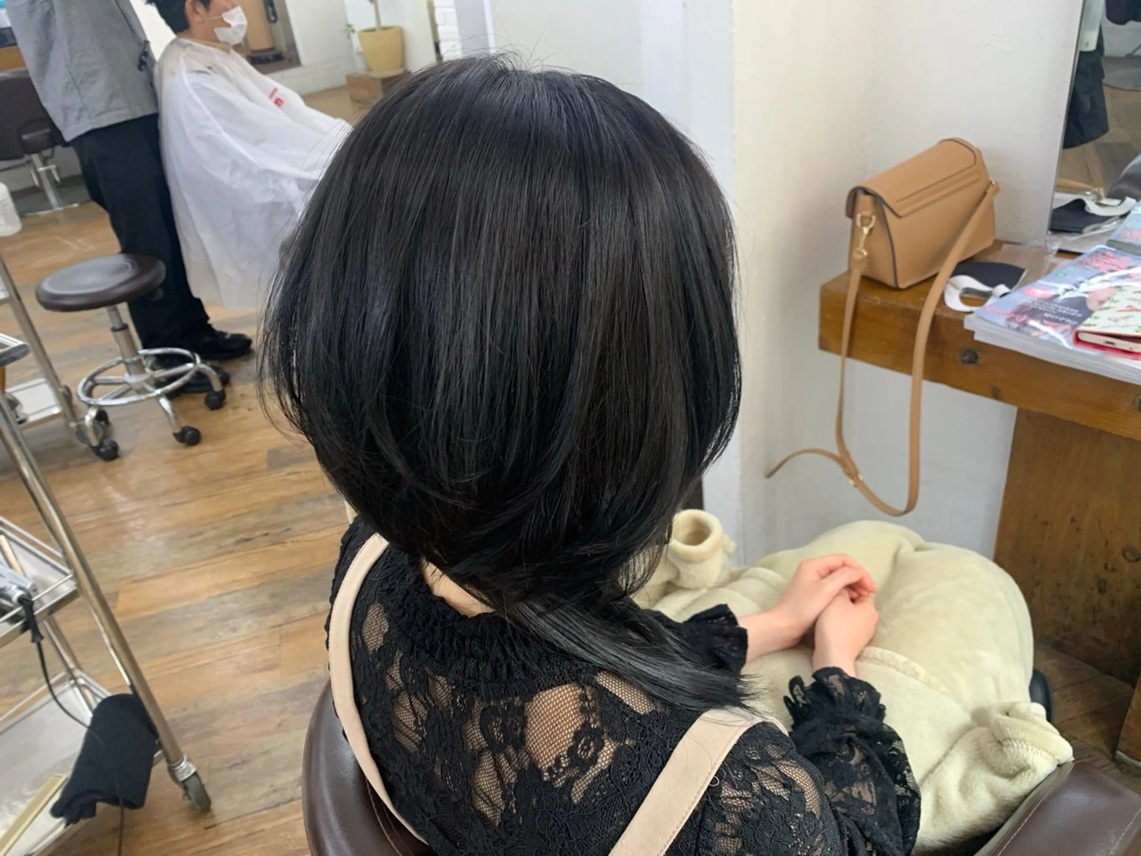 セミロング カラー ウルフカット 児玉 一也のヘアスタイル