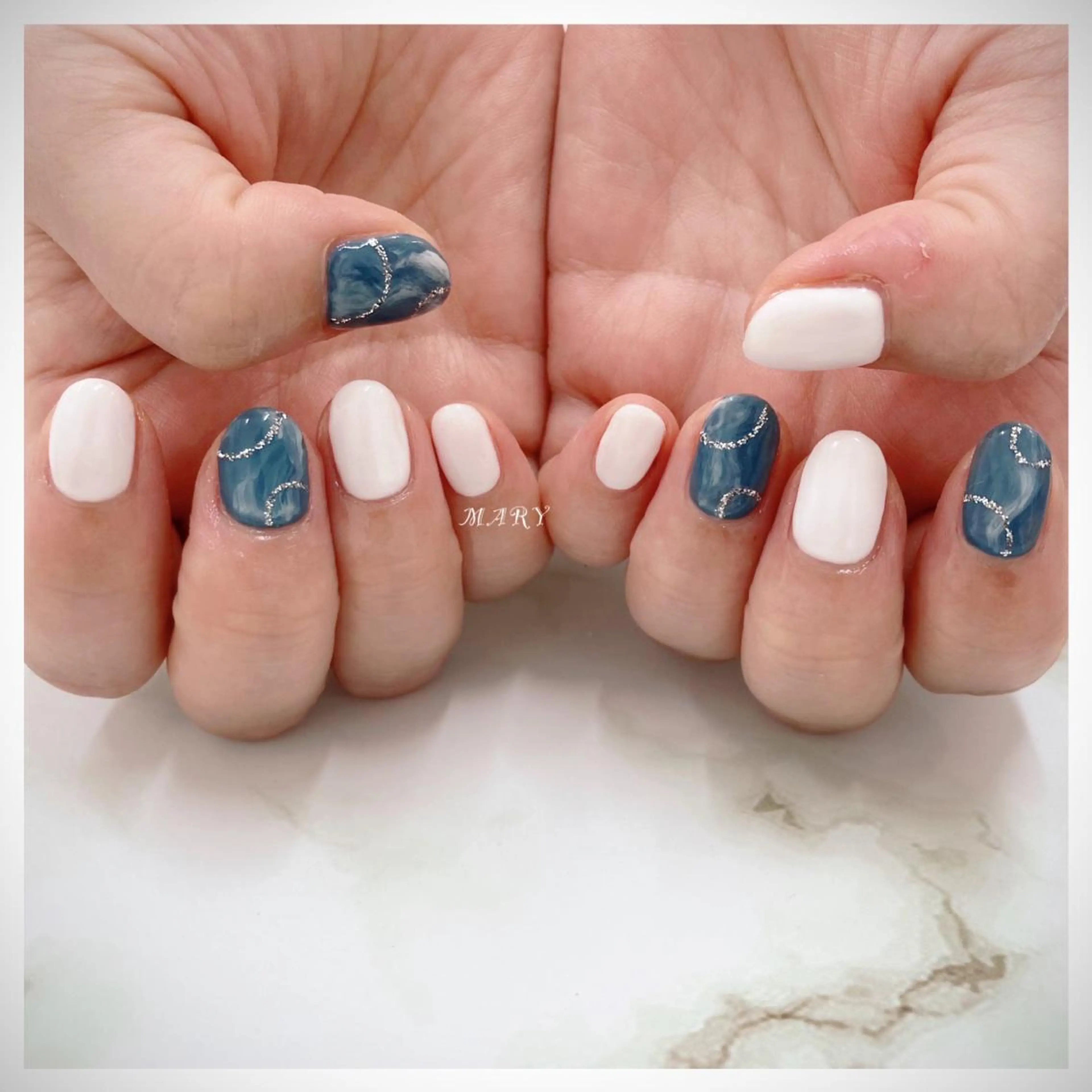 ネイル ブルー ニュアンスネイル ワンカラーネイル ホワイト ハンドネイル Mary nail .narumiのネイルデザイン