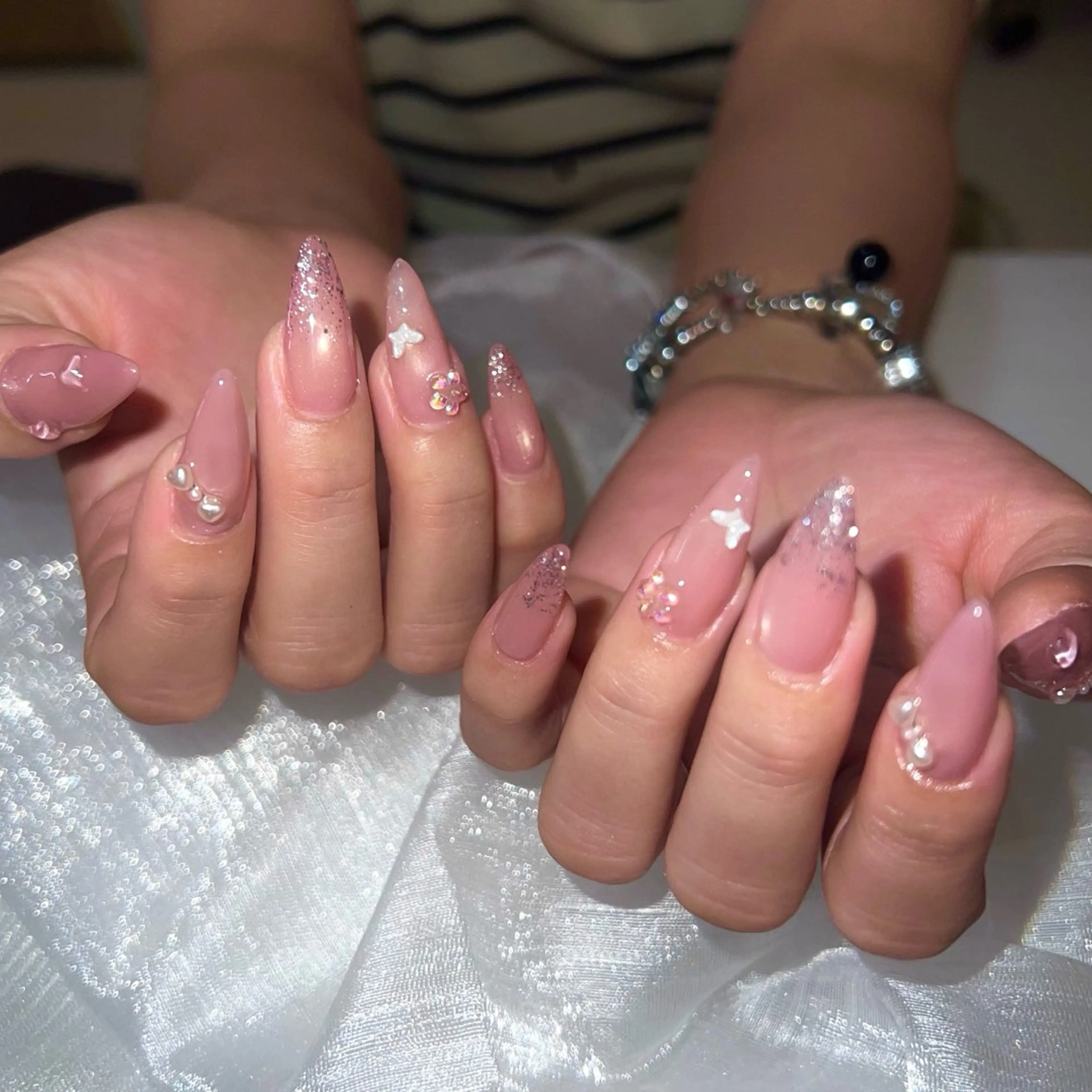 ネイル アートネイル ハンドネイル Annailsalon所属・アキ ちゃんのネイルデザイン