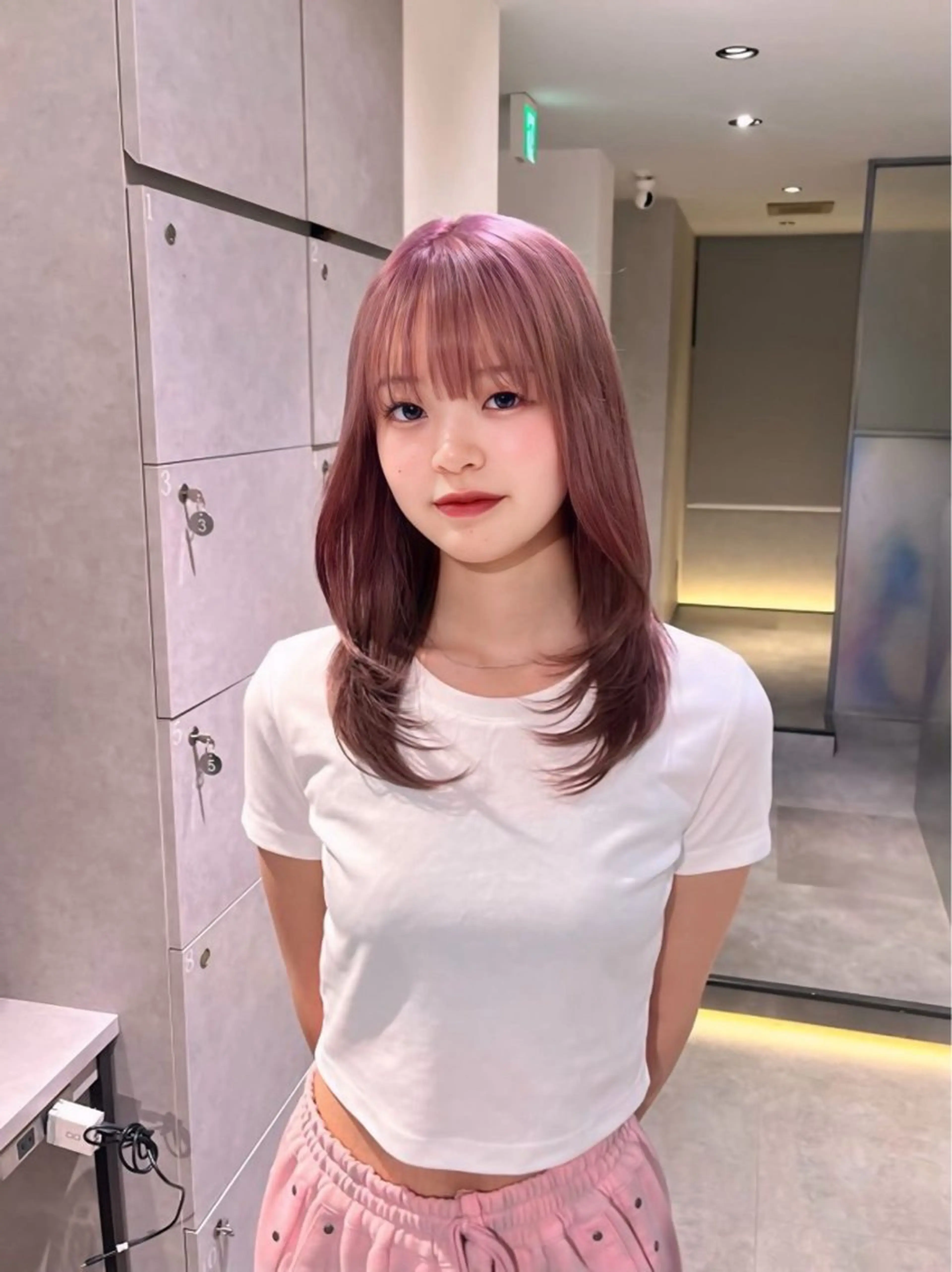 セミロング カラー ハイトーンカラー 🌟  ミキのエステ・リラクイメージ