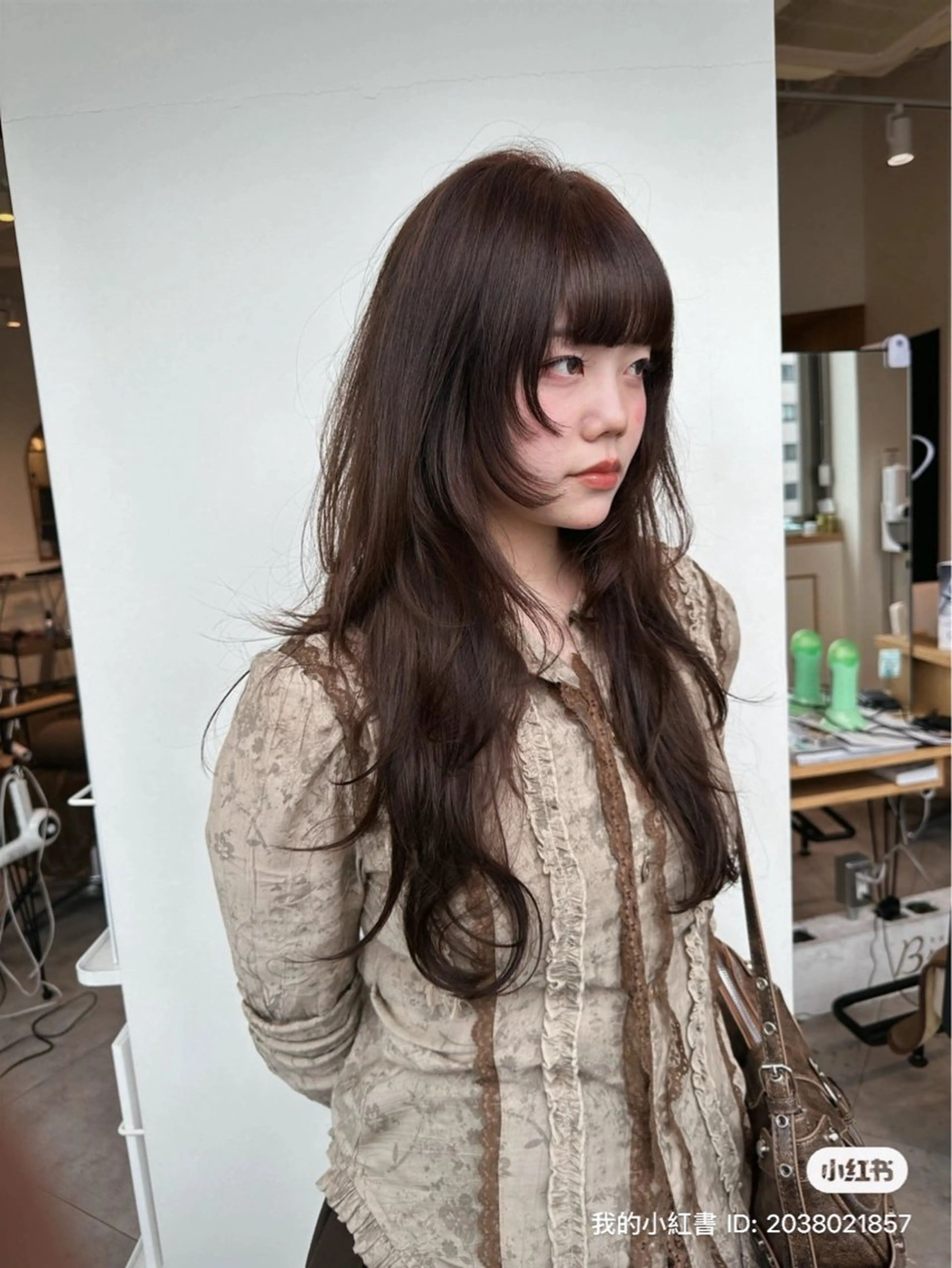 ミディアム ボブ くびれヘア 顔まわりレイヤー 顔周りカット ハッシュカット カット トリートメント 大阪ウルフカット ハッシュカットのヘアスタイル