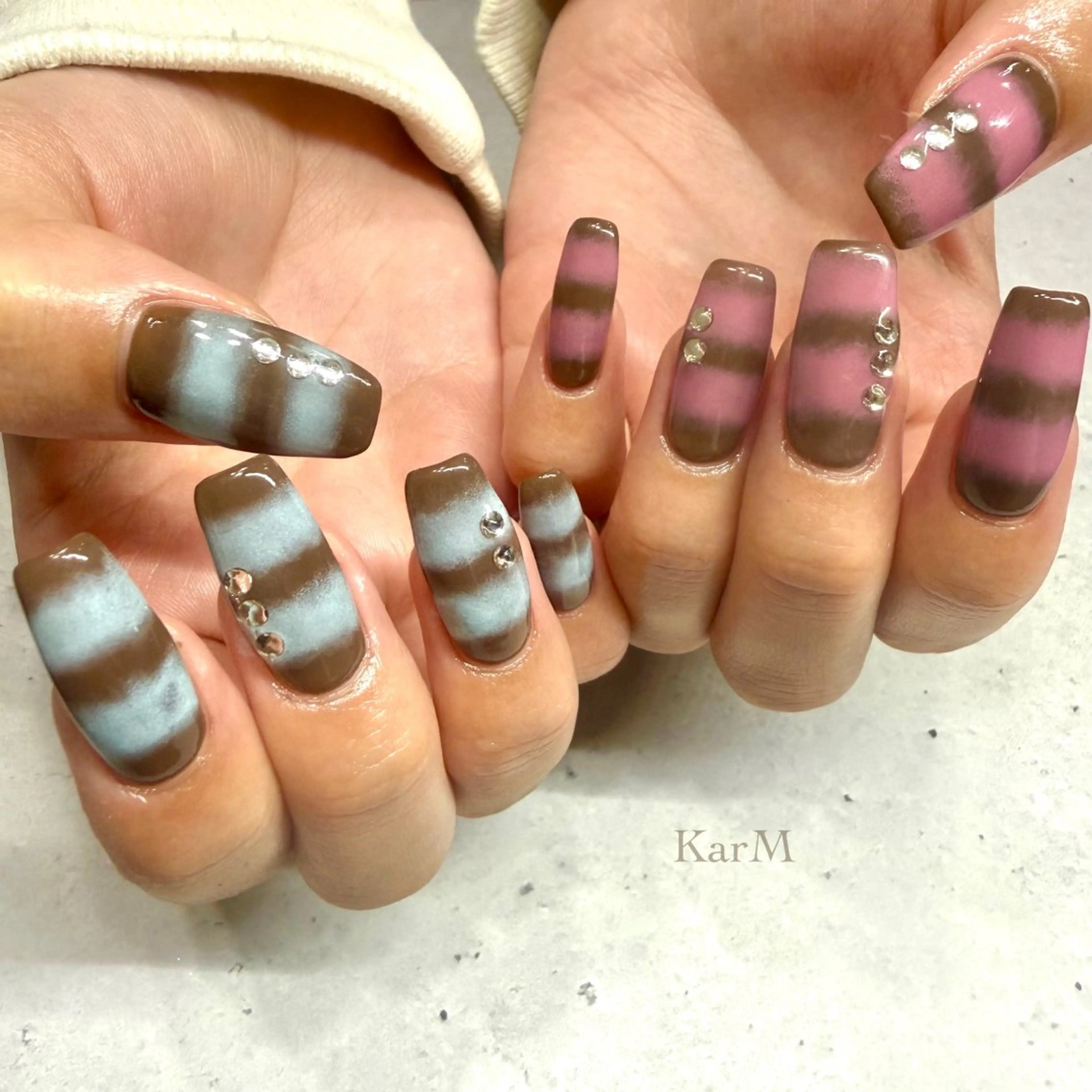 ネイル オーロラネイル ボーダー チークネイル ドット フラッシュネイル ハンドネイル ogino karinのネイルデザイン