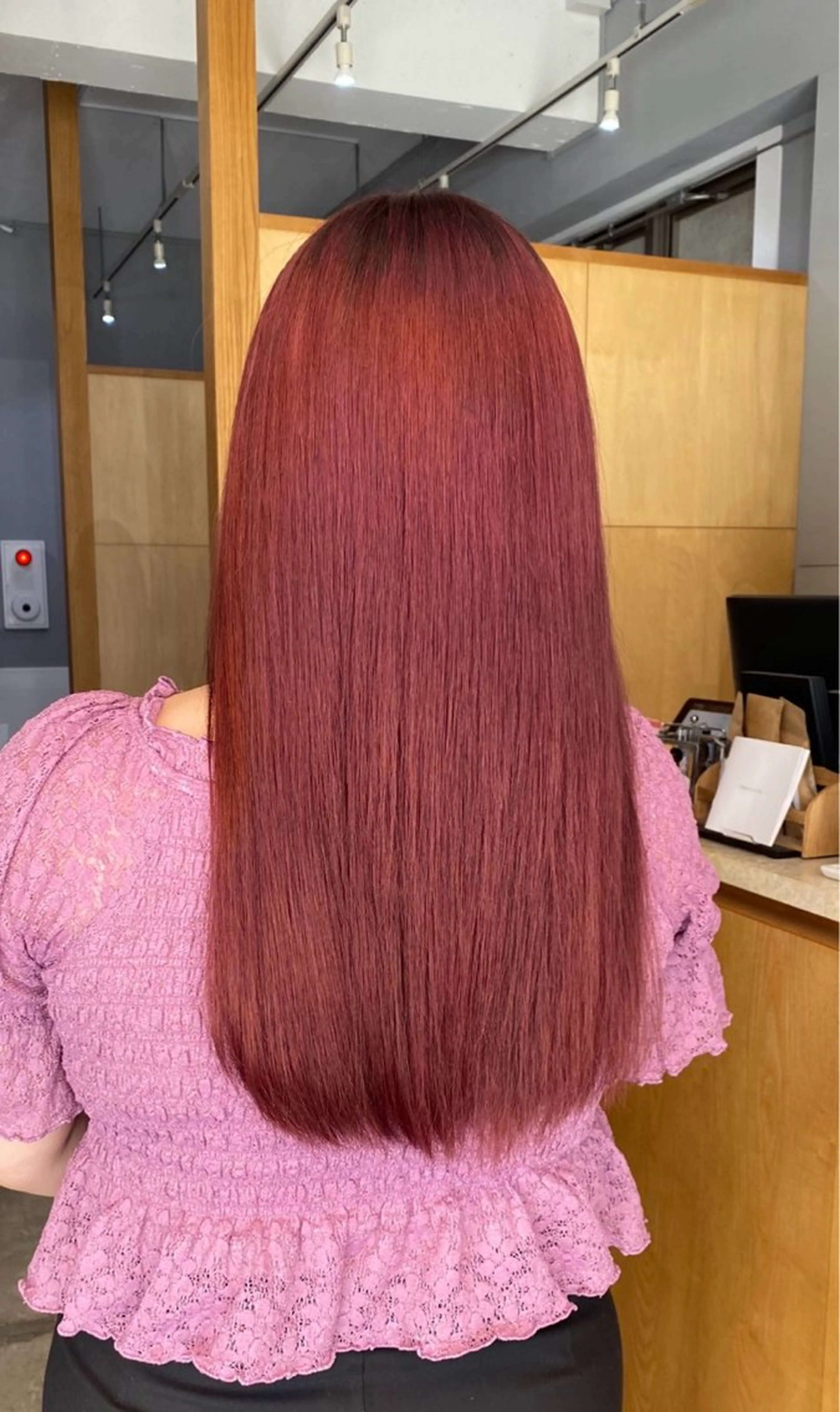 カラー miloc minamiのヘアスタイル