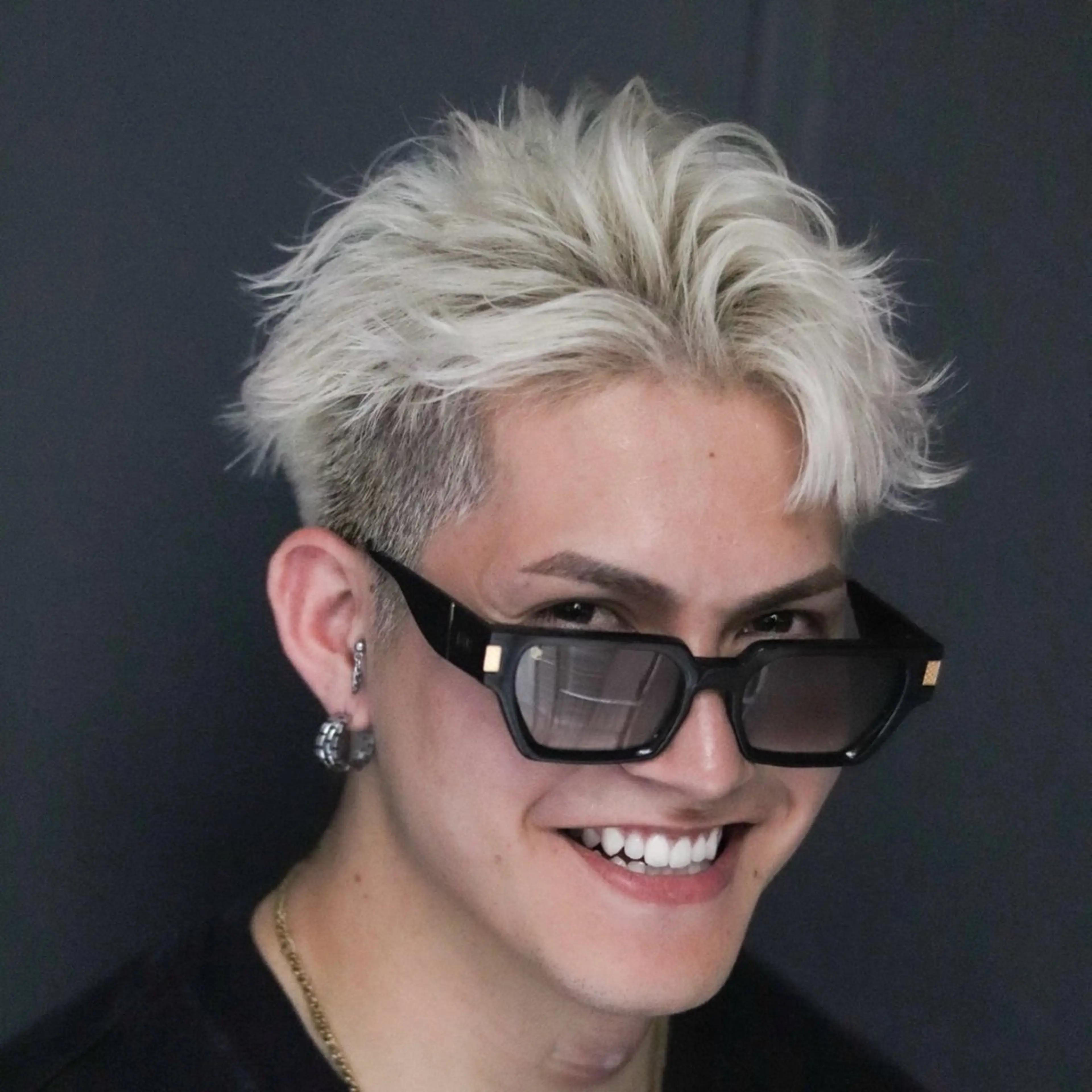 ショート カラー パーマ メンズ メンズハイトーン ハイトーンカラー カット パーマ 🔥メンズ🔥かっこ いいが正義！代表柿崎のヘアスタイル