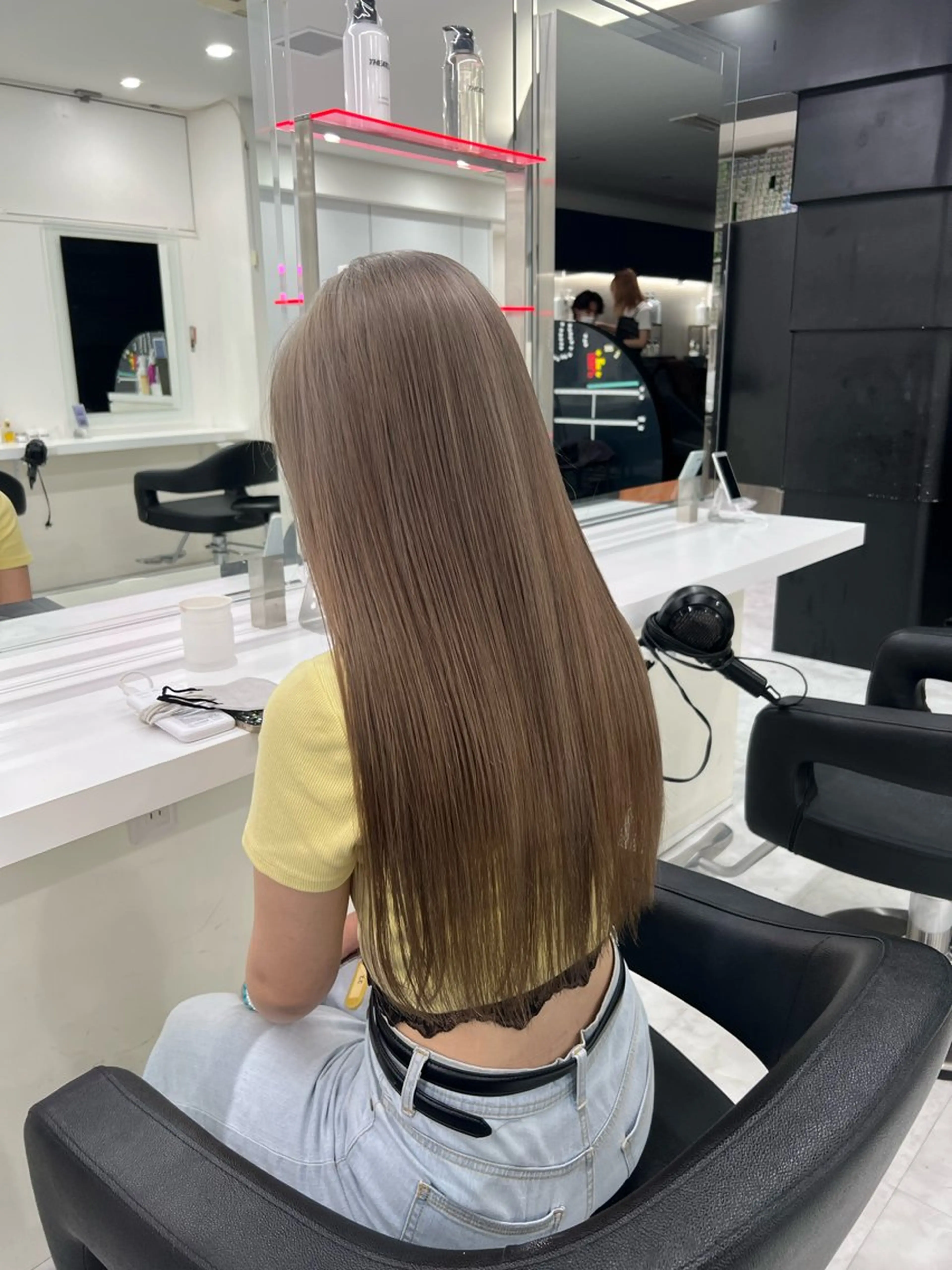 ロング カラー ブリーチ ダブルカラー 透明感カラー🫧 レイヤーカットのヘアスタイル