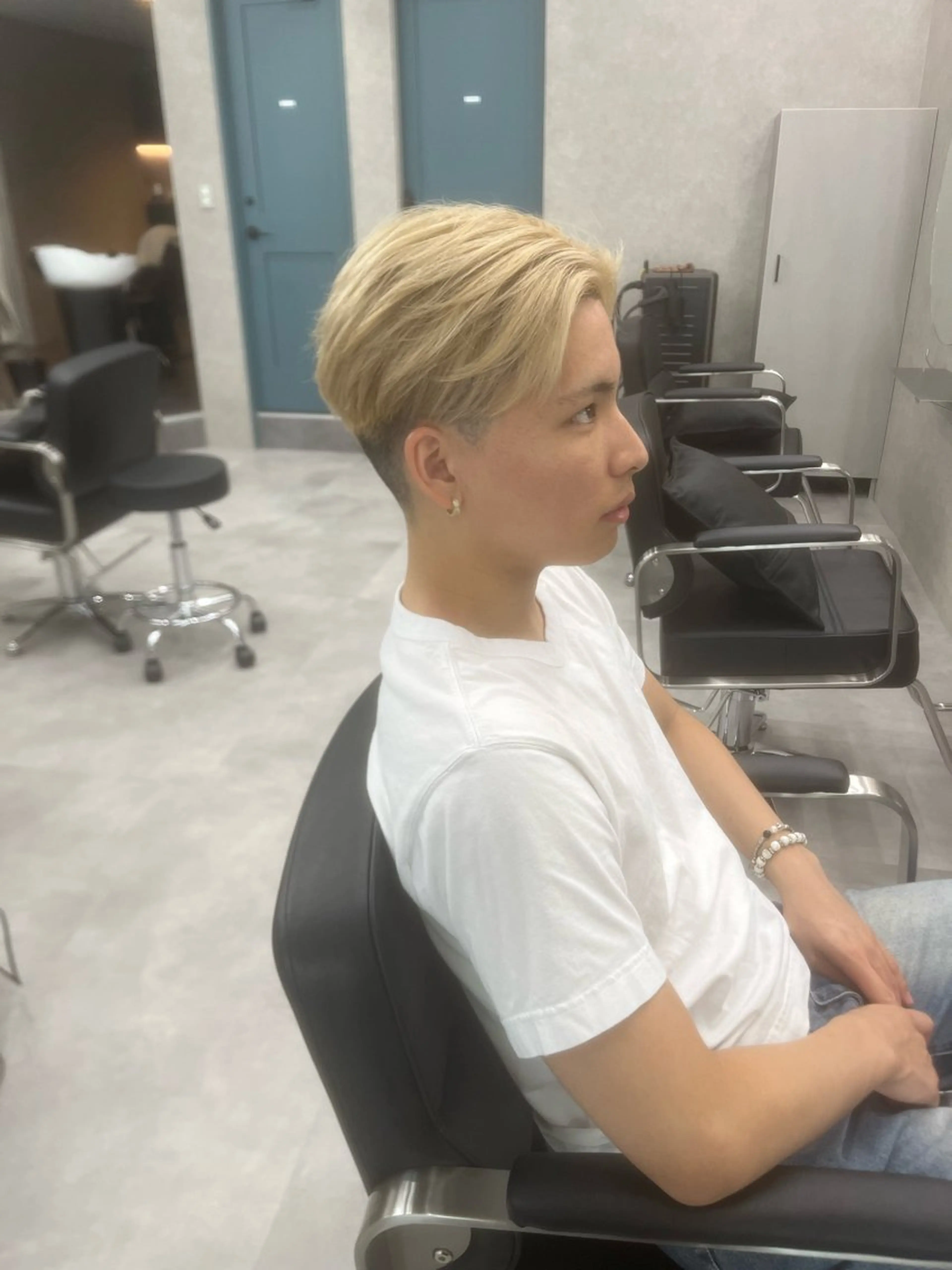 ［メンズ限定］カット＋ケアブリーチ(オンカラー込み)+集中ケアトリートメントの写真