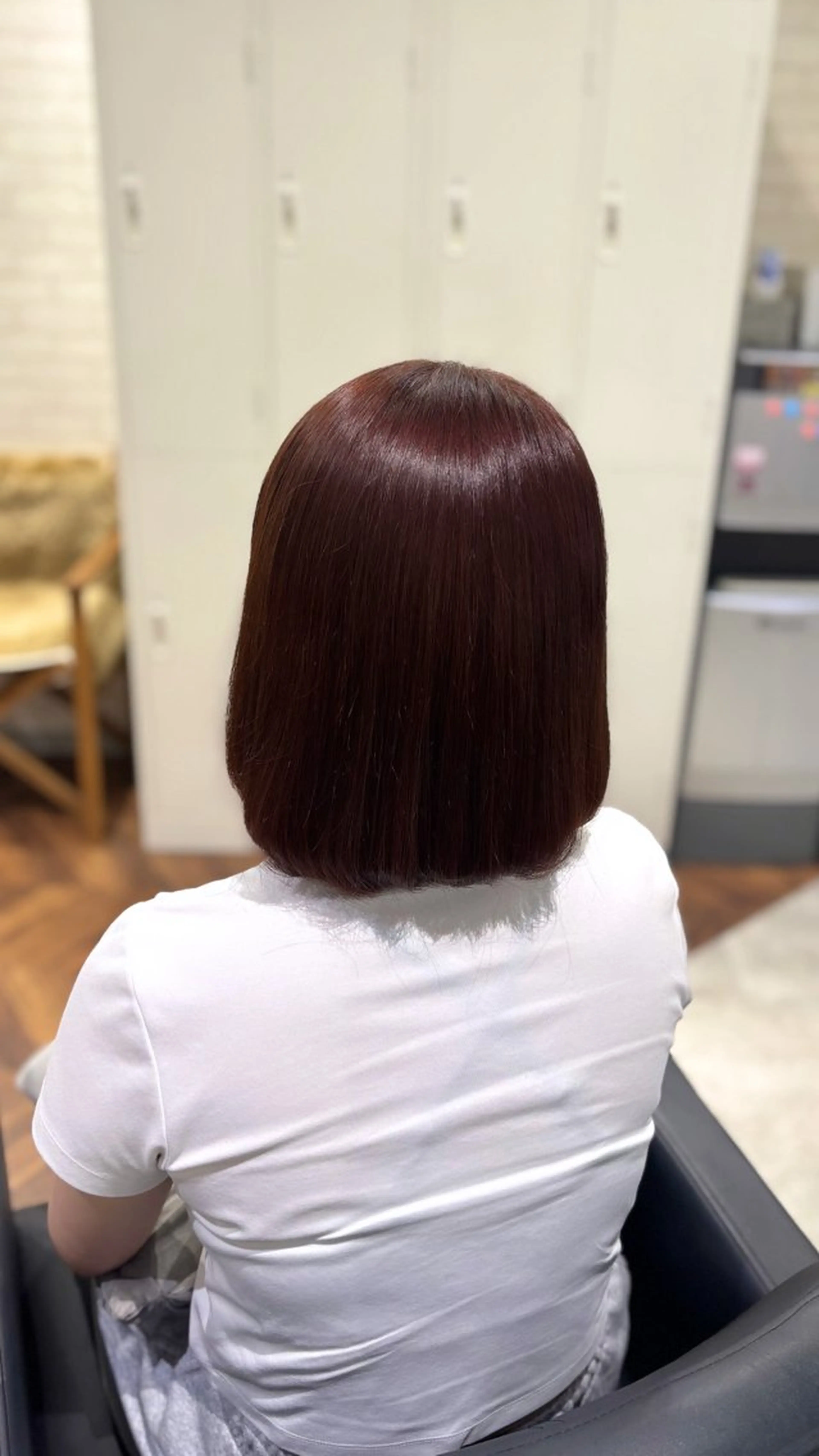 ミディアム カラー レッドカラー カット ヘアカラー 詩乃🎀ピンク 暖色系🫧レイヤーのヘアスタイル