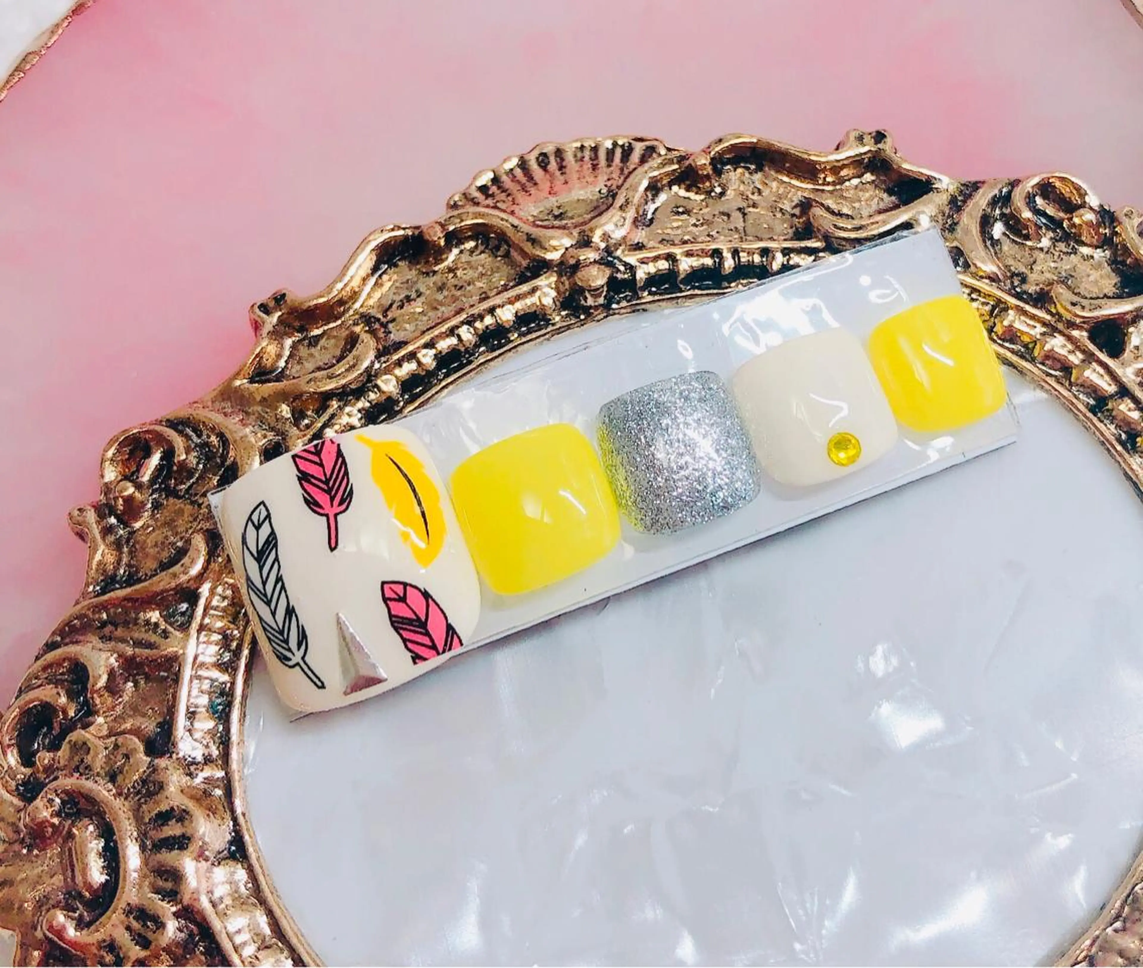 ネイル フットネイル フットネイル CROWN プライベートサロンのネイルデザイン