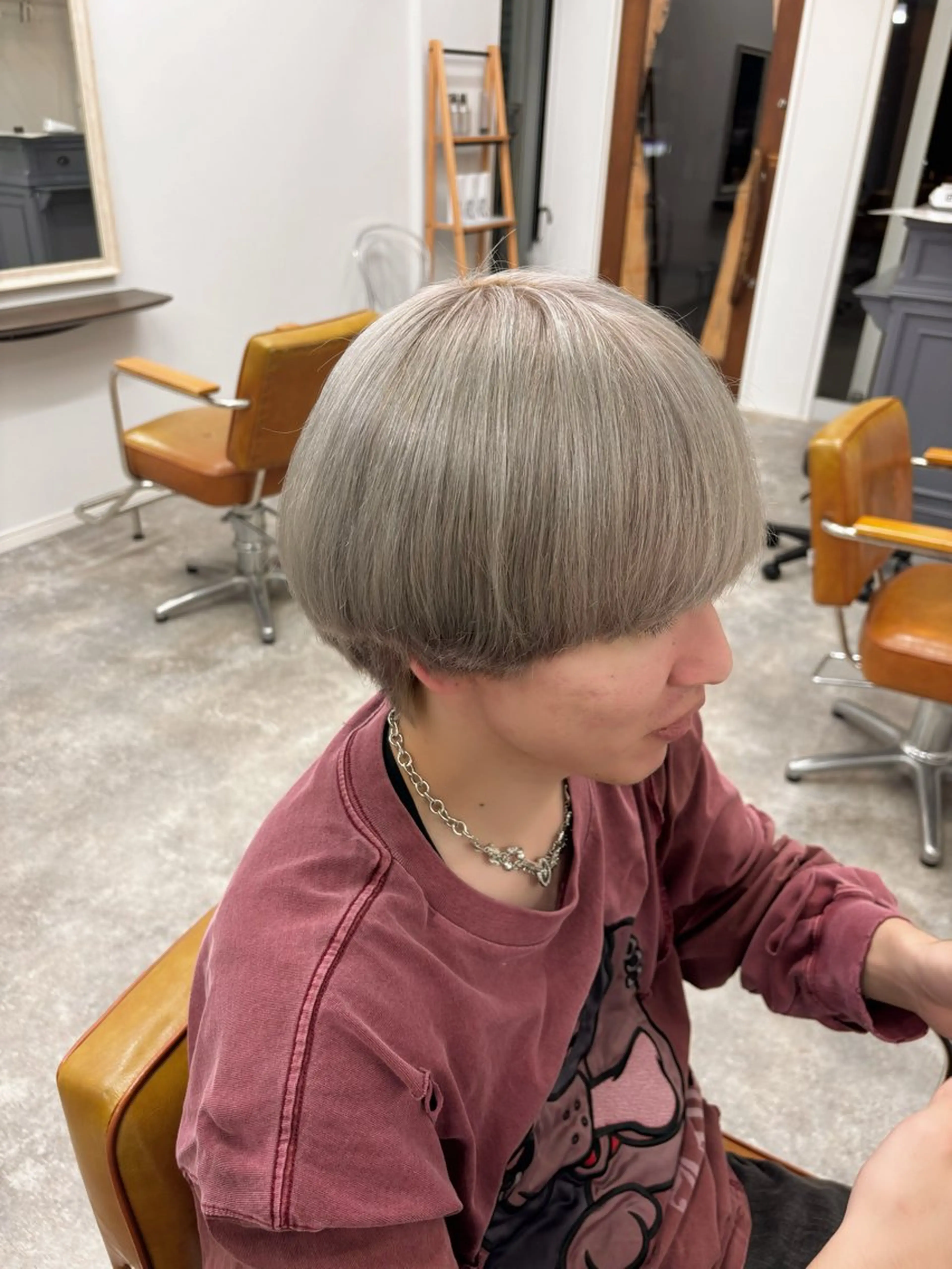 カラー ブリーチ グレージュ ヘアカラー 楢本 莉子のヘアスタイル