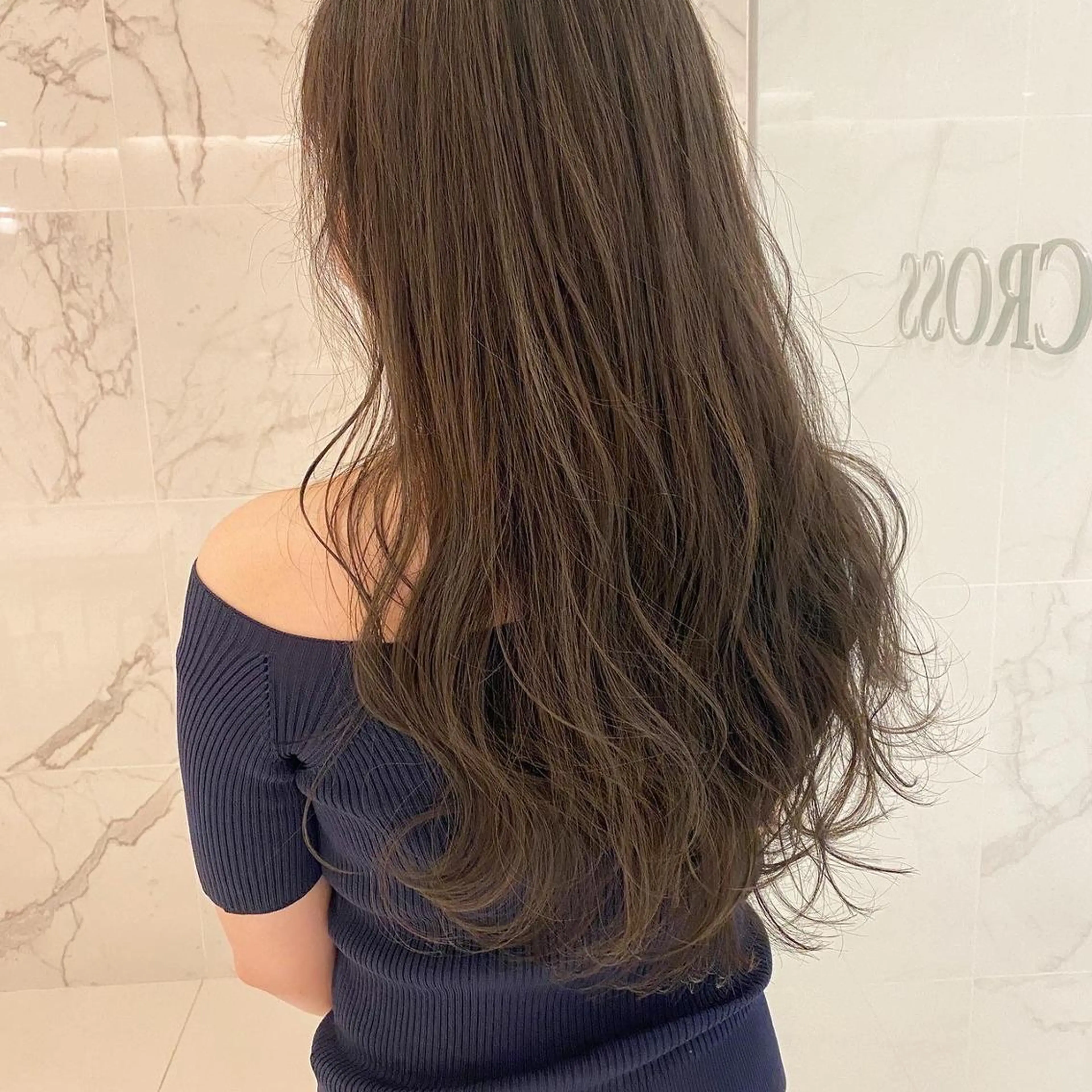 『平日限定メニュー』似合わせカット+艶感カラー+内部修復トリートメントの写真