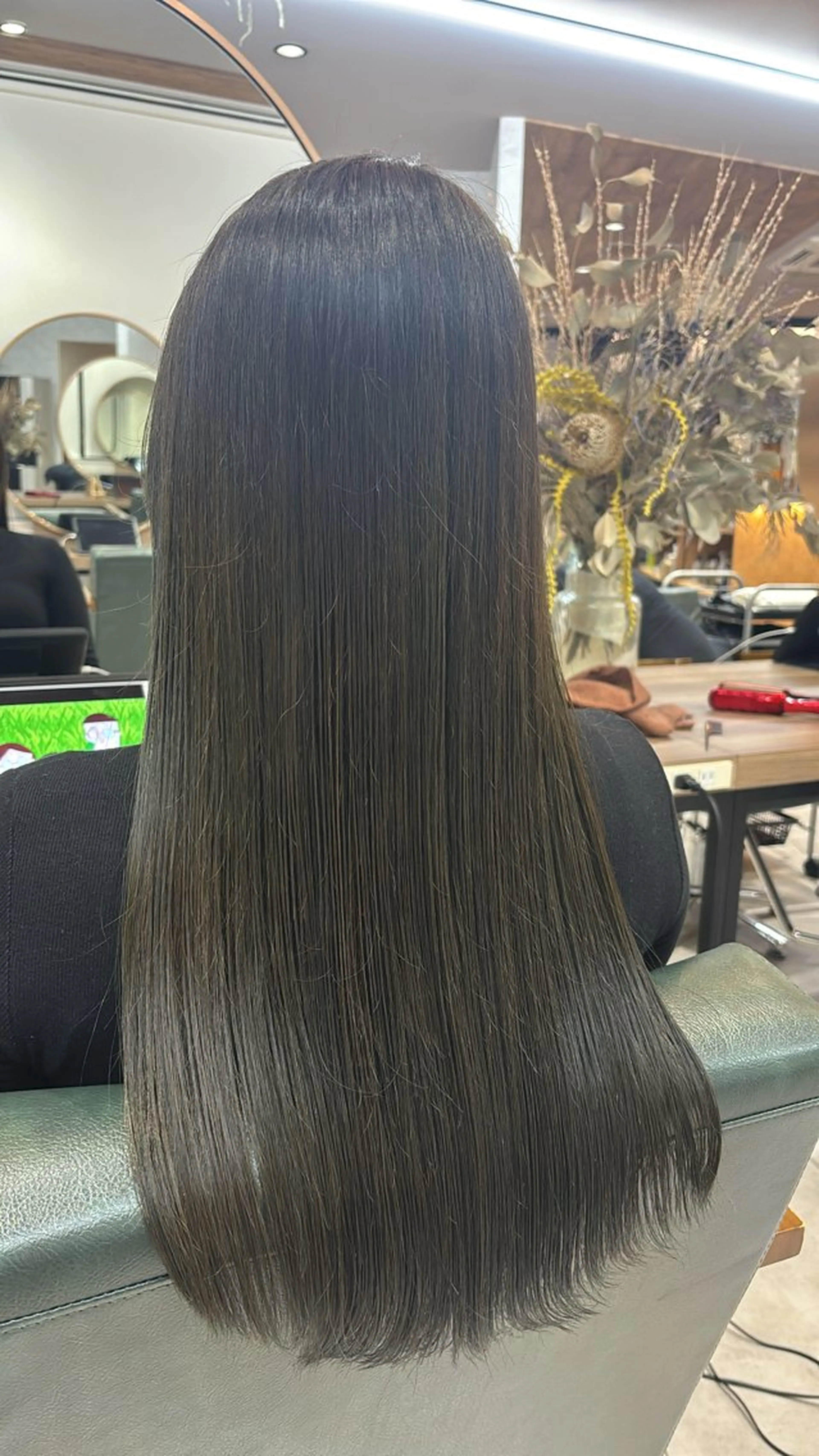 ロング カラー ブラウンカラー オリーブブラウン レイヤー✂︎ぷつボブ 艶カラー🤍noaのヘアスタイル