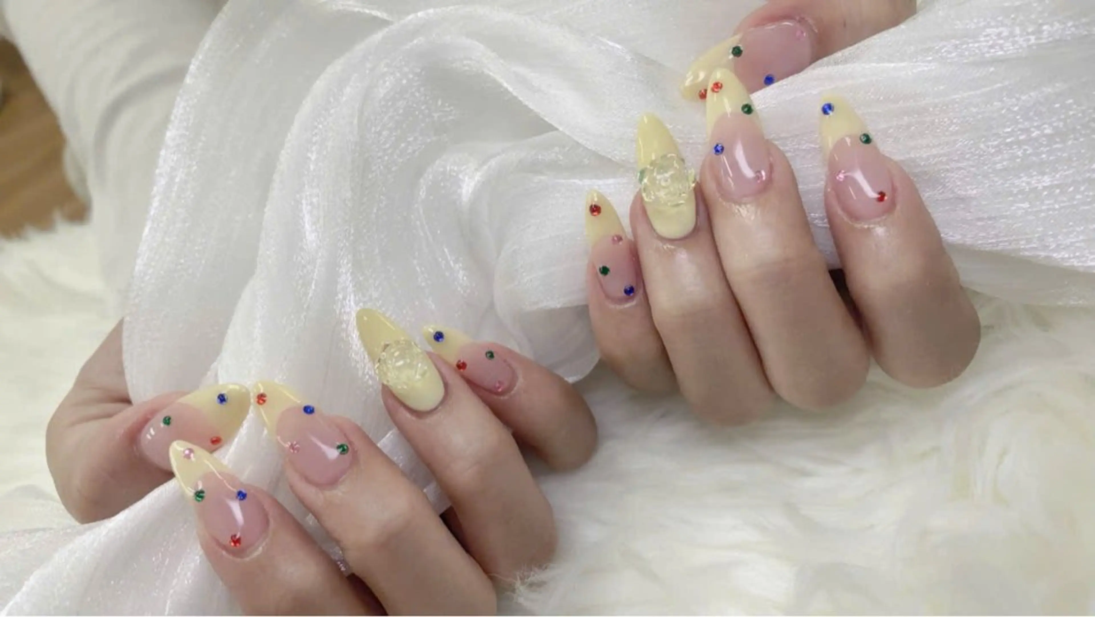 ネイル フットネイル フレンチネイル 韓国ネイル マグネットネイル ニュアンスネイル ハンドネイル ハンドケア Hara Nail 【パラジェル使用】のネイルデザイン