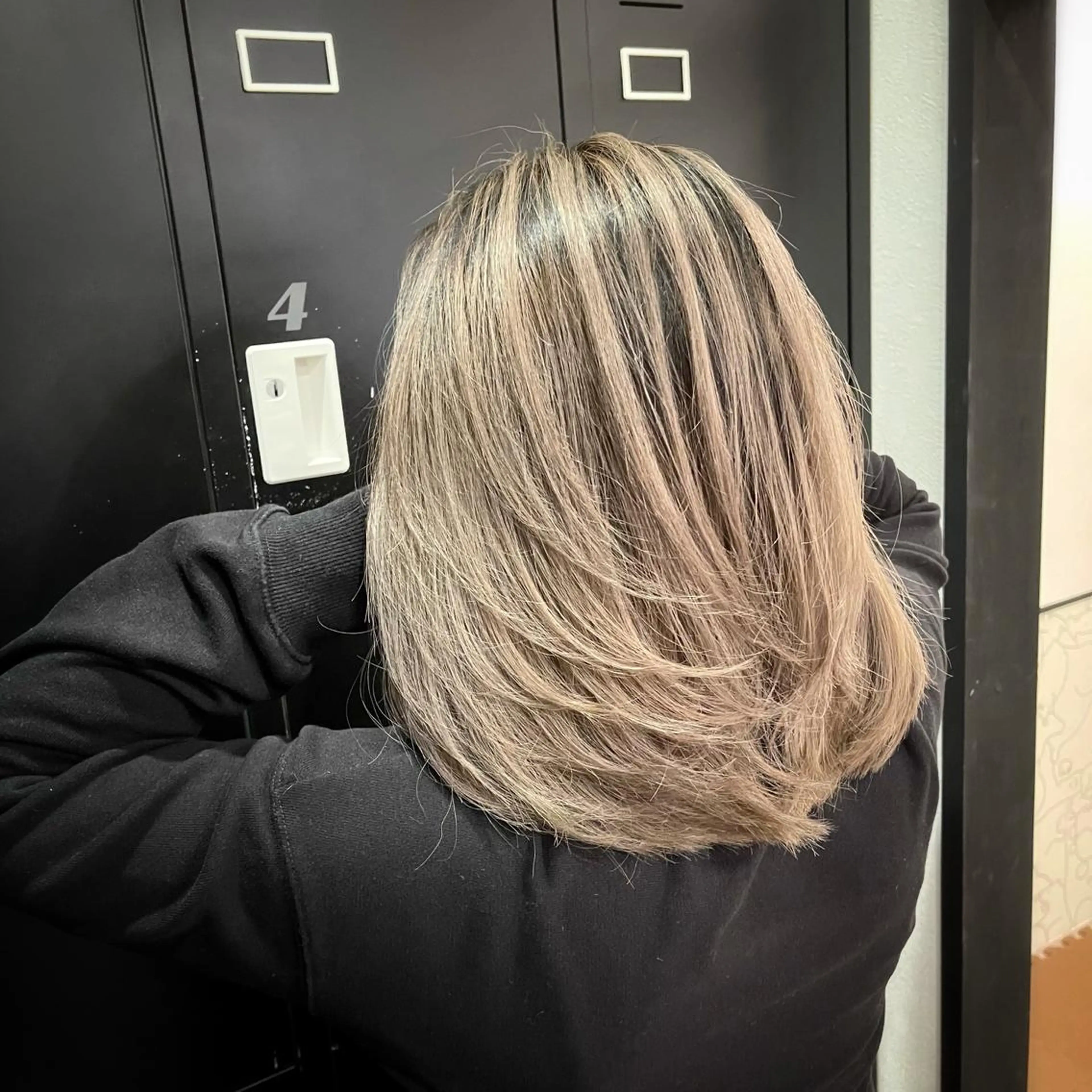 ミディアム カラー ヘアアレンジ バレイヤージュ デザインカラー ハイライトカラー 外国人風カラー ハイライト アンドウ ユウ/ レイヤーカット/韓国のヘアスタイル