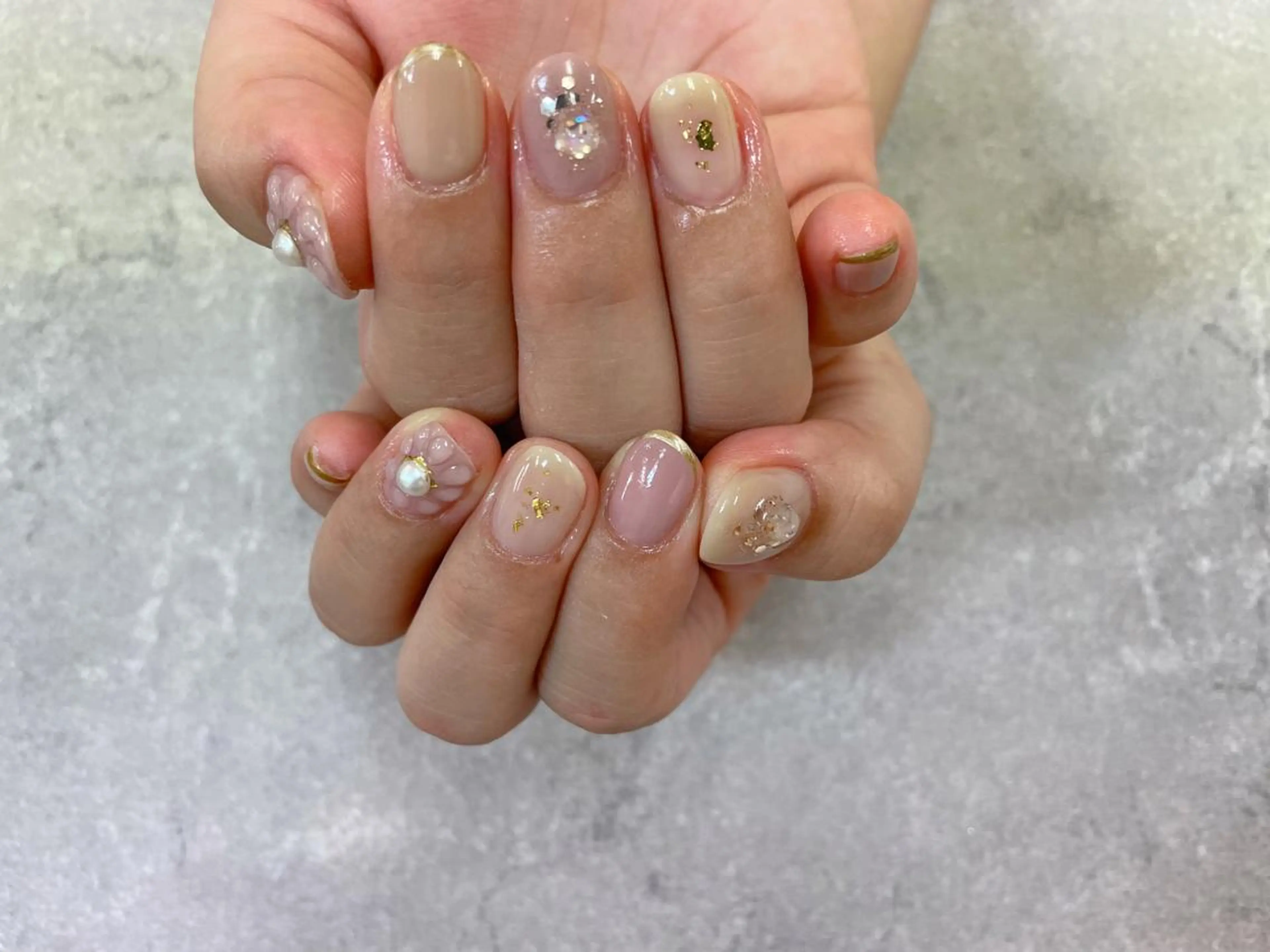 ネイル フラワーネイル ニュアンスネイル ぷっくりネイル ハンドネイル foglia❁﻿. ⌇﻿imamuraのネイルデザイン