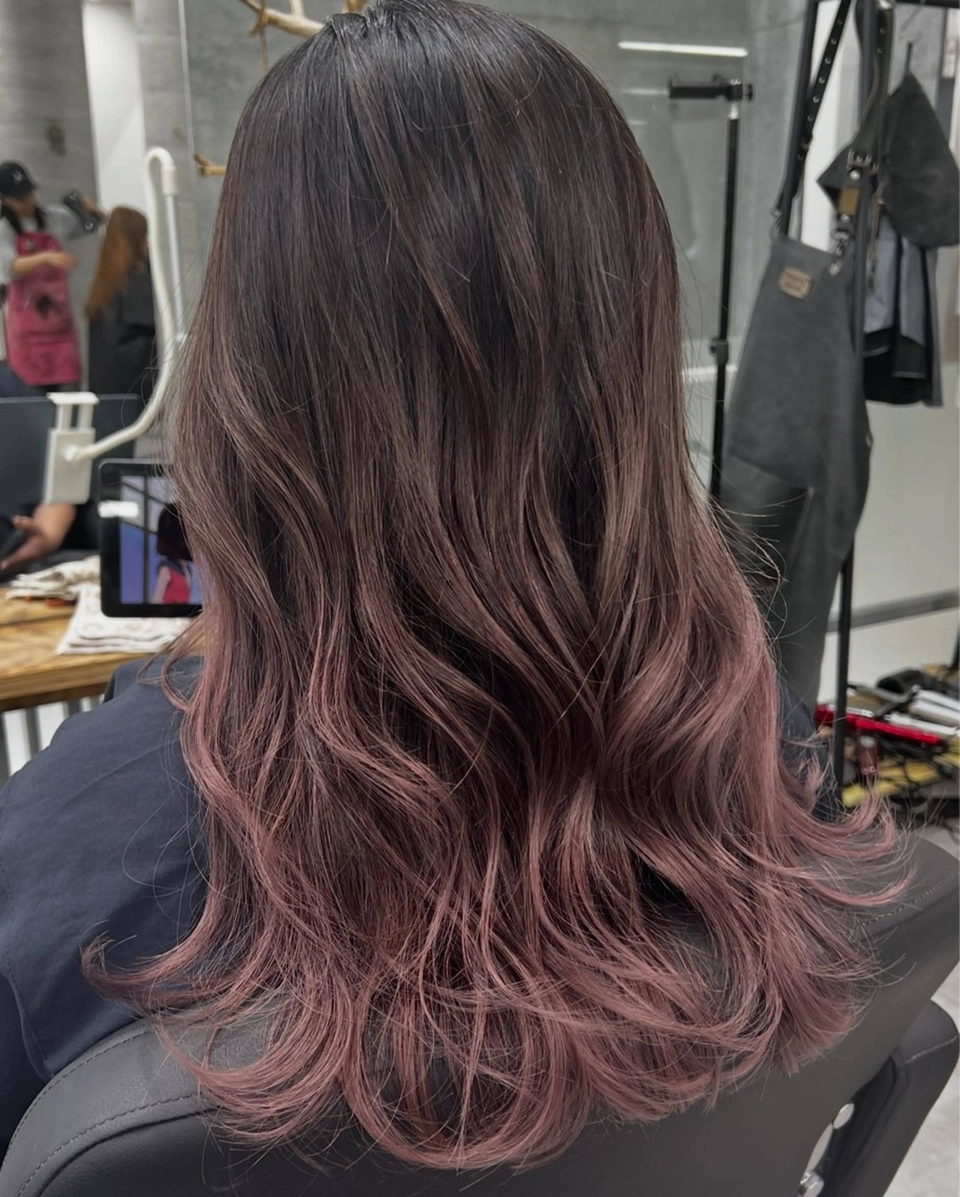 ロング カラー バレイヤージュ レイヤーカット ヘアカラー トリートメント welring hair salonのヘアスタイル