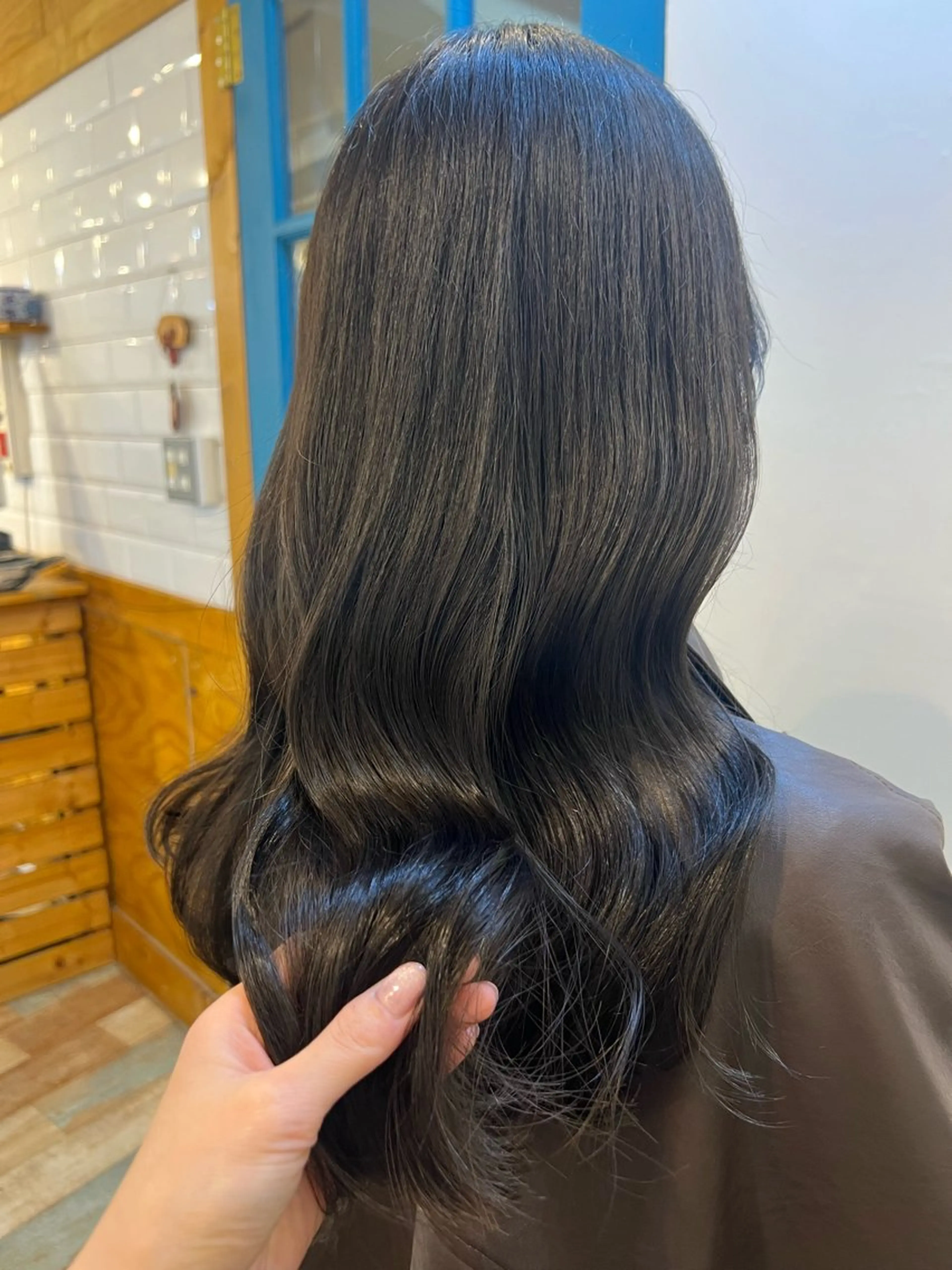 セミロング カラー 透明感カラー イヤリングカラー ボブ 顔周りカット KANA/ボブ/ インナーカラー/艶髪のヘアスタイル