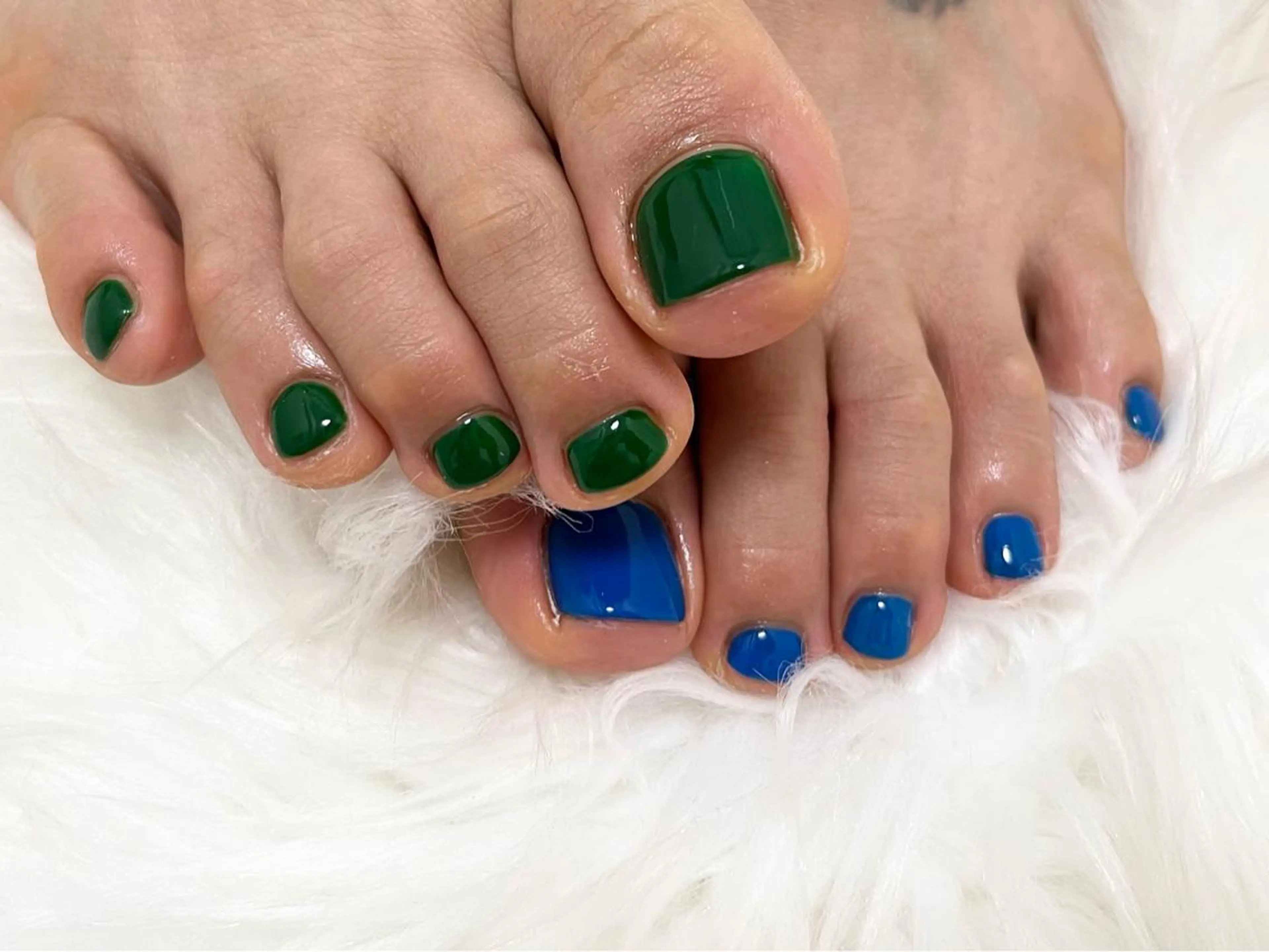 ネイル オーロラネイル フラワーネイル フットネイル フレンチネイル ジェルネイル フットネイル mogunail &blowのネイルデザイン