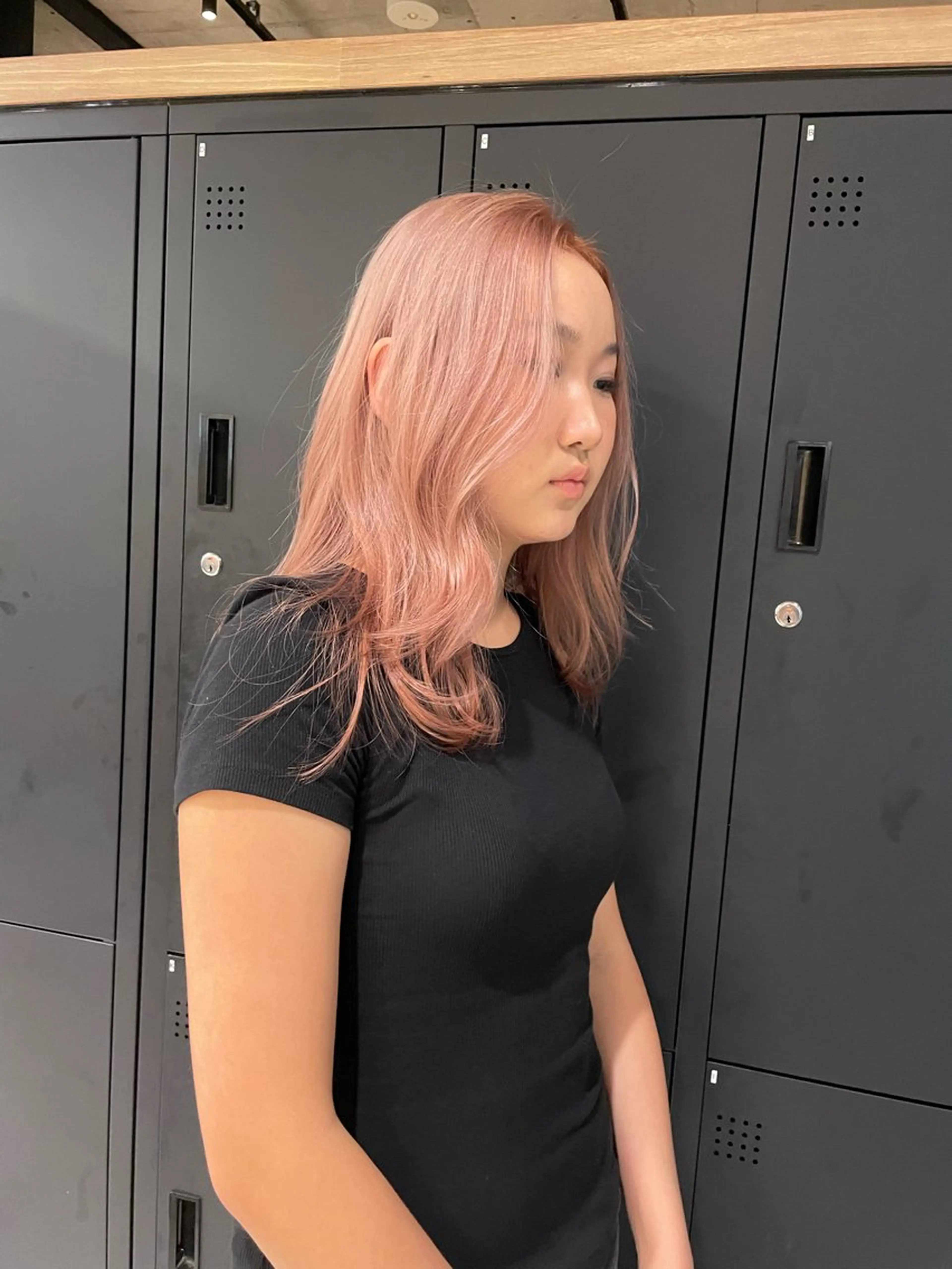 セミロング 🫧ハイライトカラー 🫧 𝓜𝓘𝓤のヘアスタイル