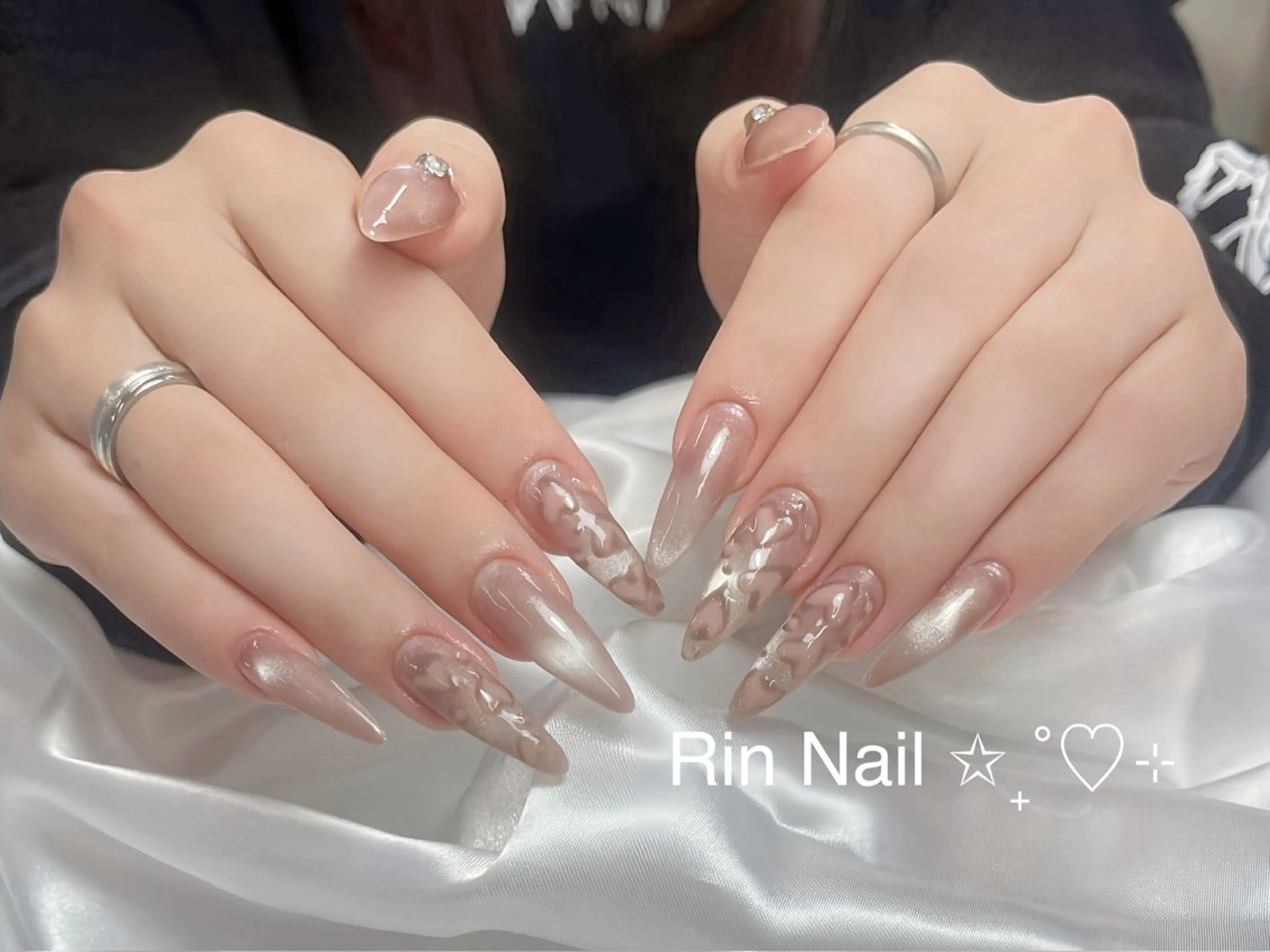 ネイル アートネイル チークネイル ジェルネイル ロングネイル マグネットネイル ハンドネイル Rin Nail 新大久保店のネイルデザイン