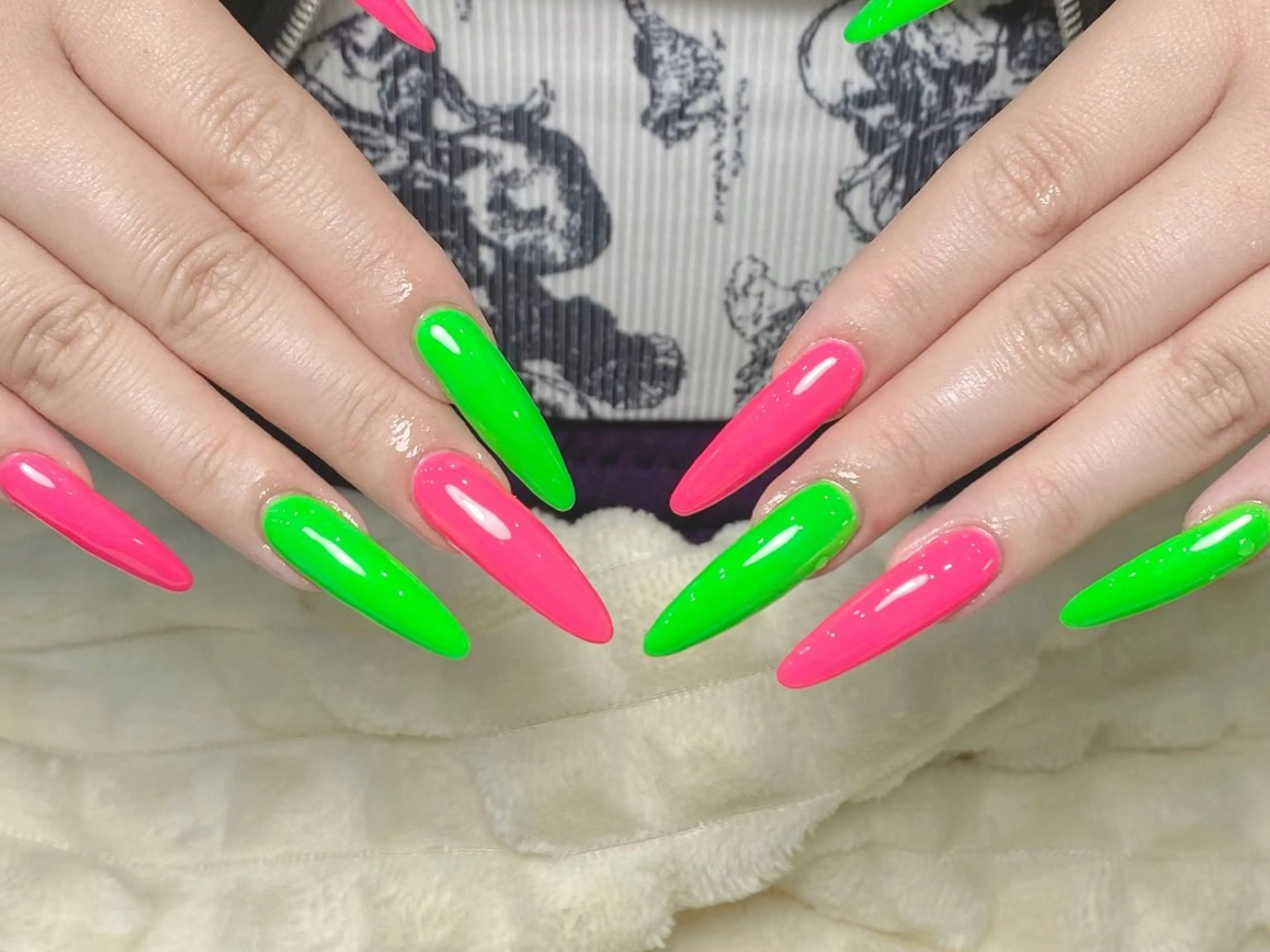 ネイル チークネイル フレンチネイル ジェルネイル ガーリー キラキラネイル ハンドネイル UM Nail Salonのネイルデザイン