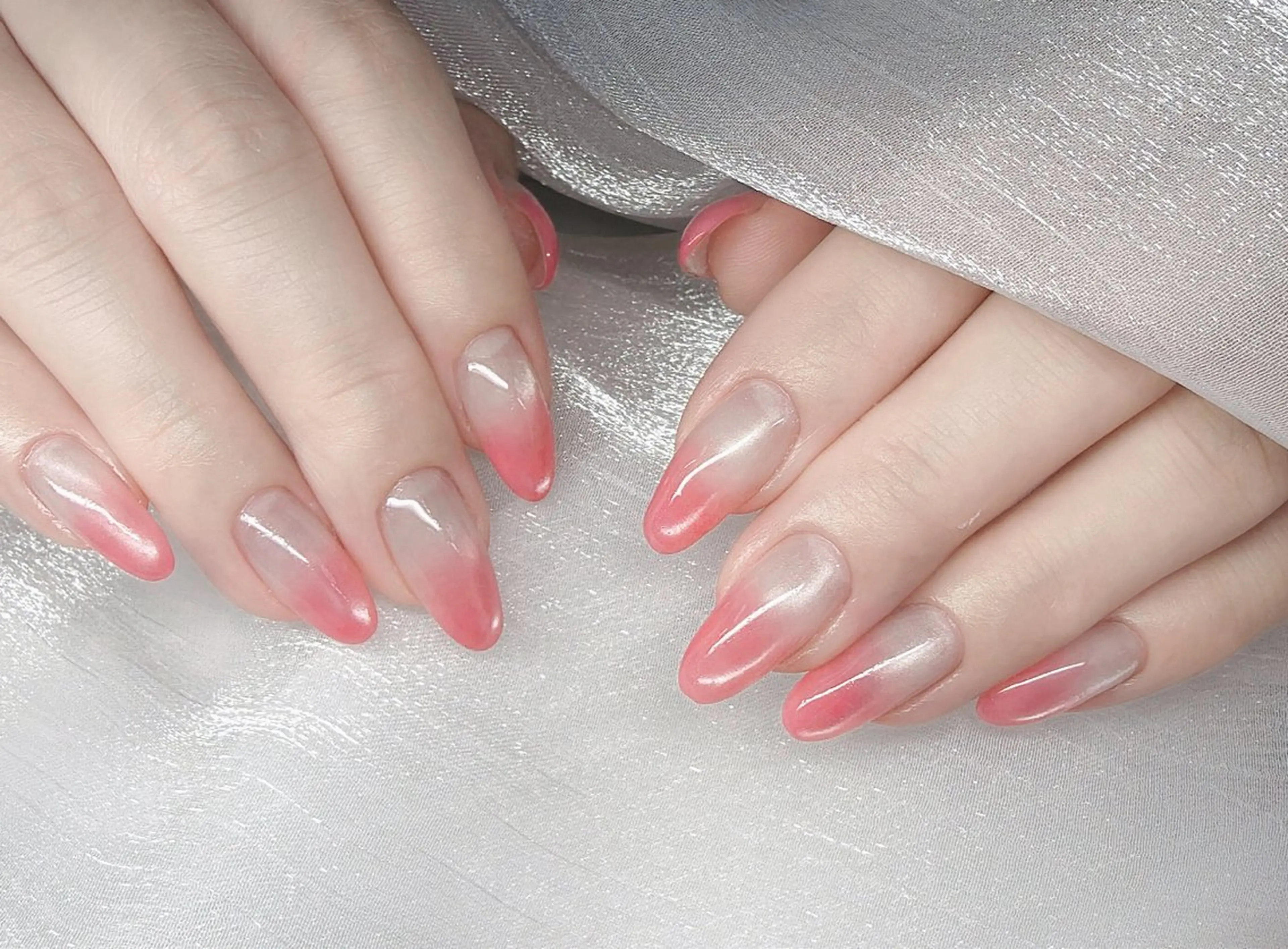 ネイル アートネイル オーロラネイル ガーリー キラキラネイル 韓国ネイル ハンドネイル Mio NailsalonUのネイルデザイン
