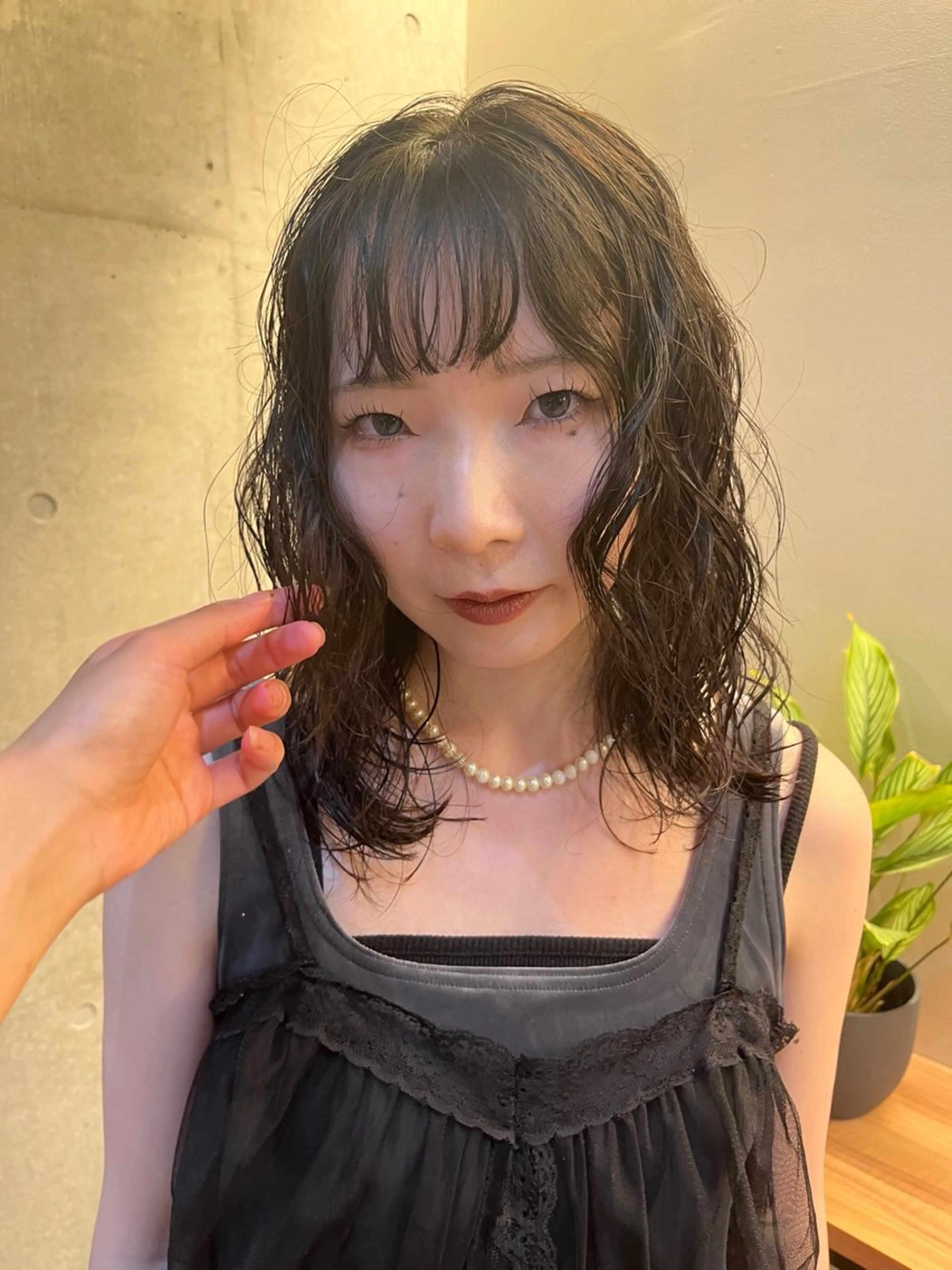 ミディアム ミディアムパーマ 顔まわりレイヤー レイヤーカット ウルフカット レイヤーカット\ウル フ　chinatsuのヘアスタイル