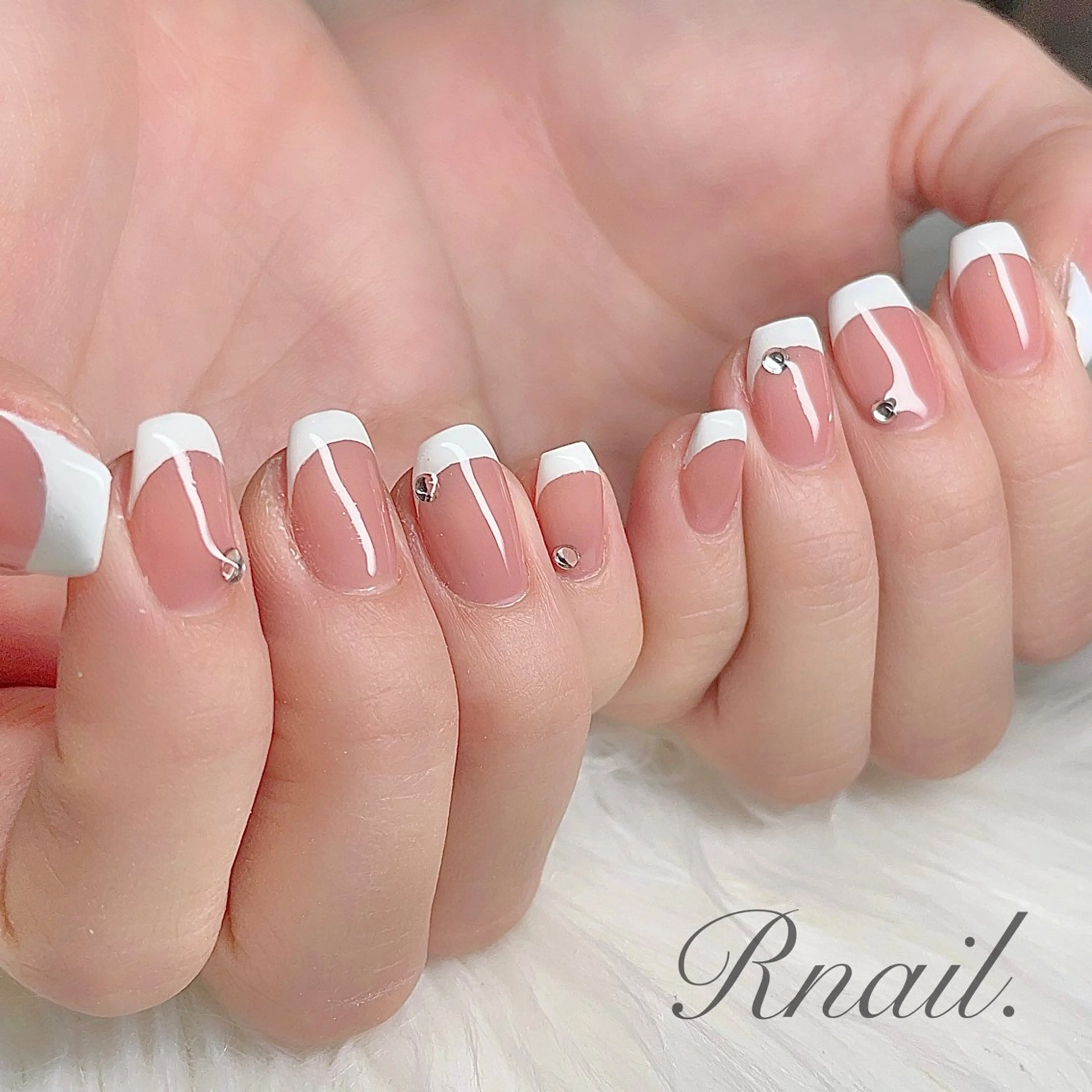 パラジェルベースフレンチネイル（オフ、丁寧ケア込み）の写真