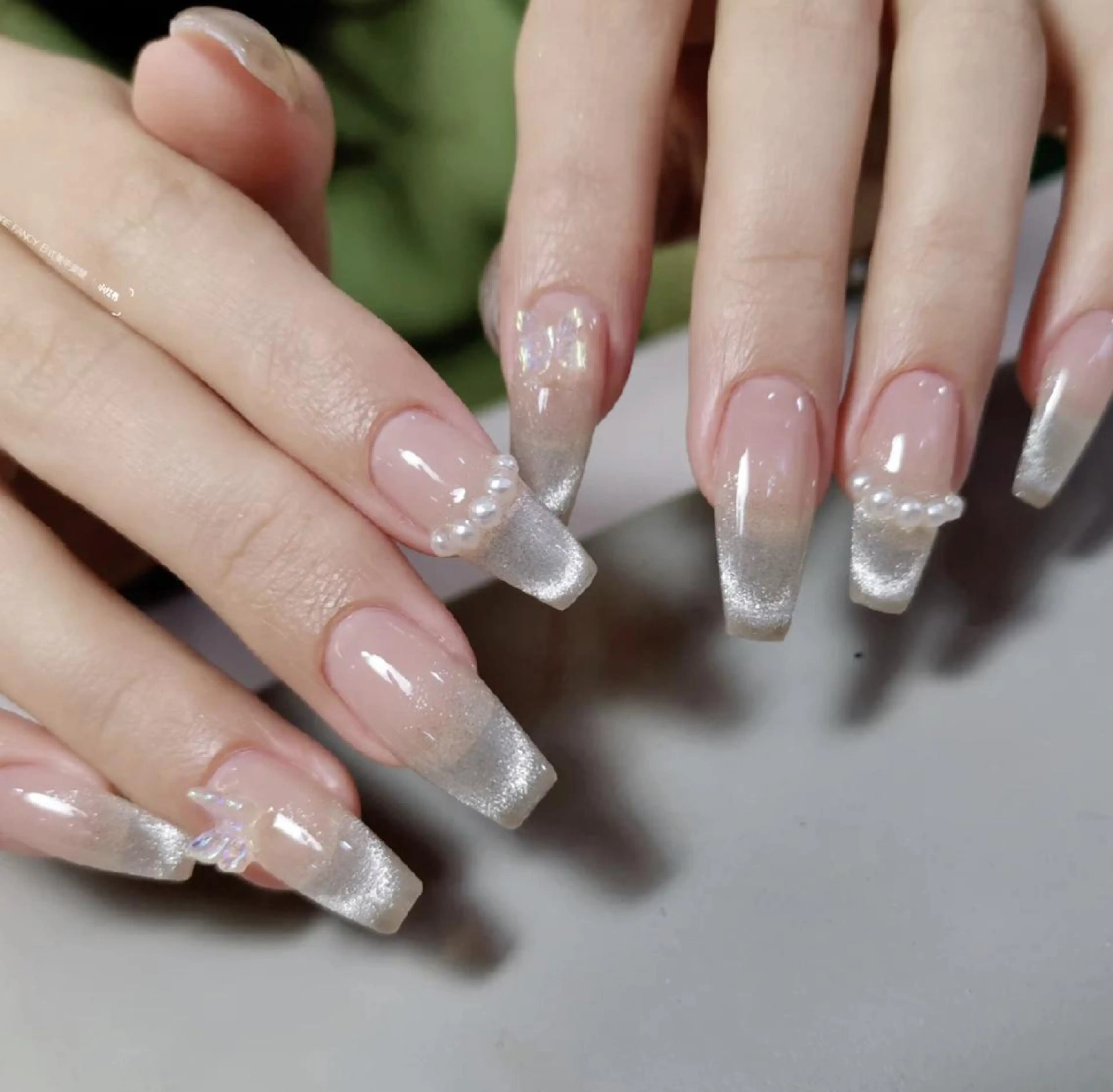 ネイル アートネイル 長さ出し ネイルチップ Queens みなみのネイルデザイン