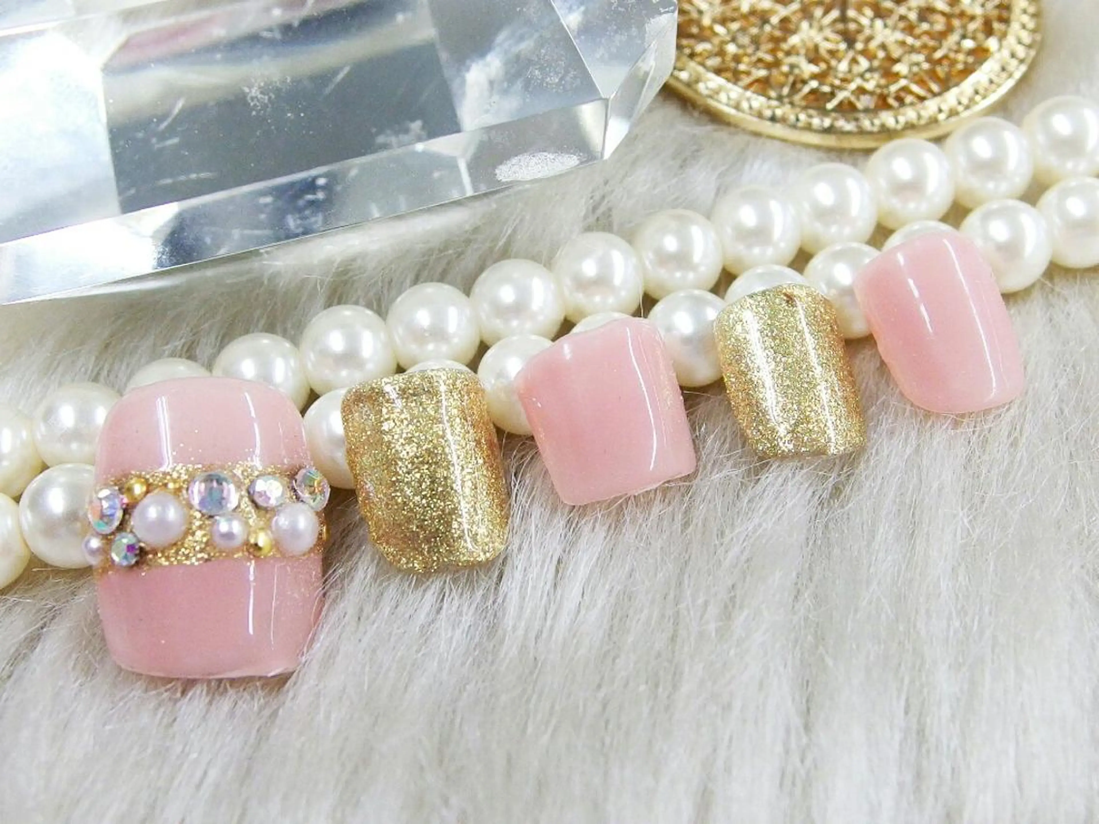 ネイル フットネイル ゴールド ピンク ティーエヌ 金山駅東口店のネイルデザイン