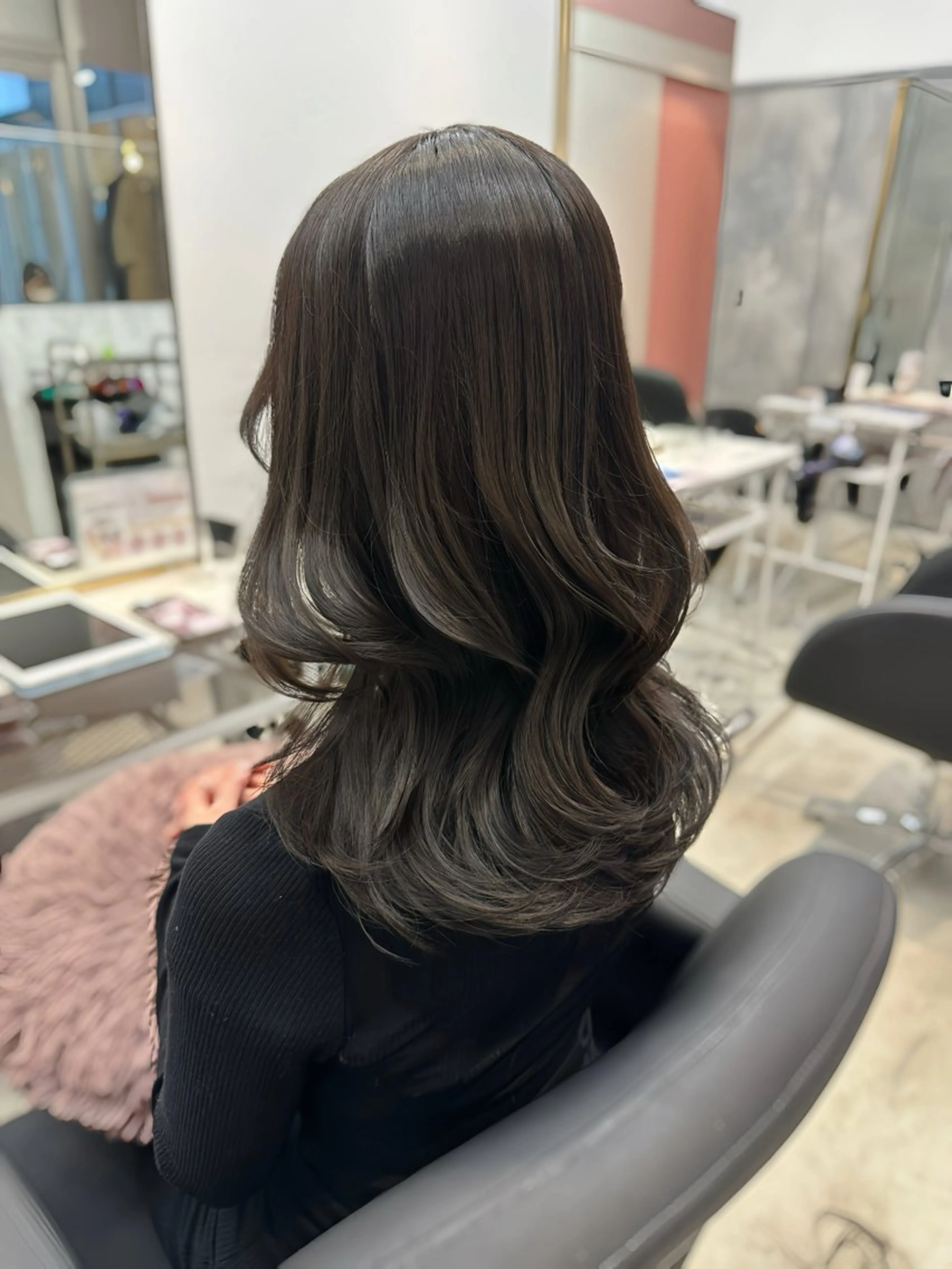 セミロング カラー 顔周り似合わせ・巻け るレイヤー水谷航大のヘアスタイル