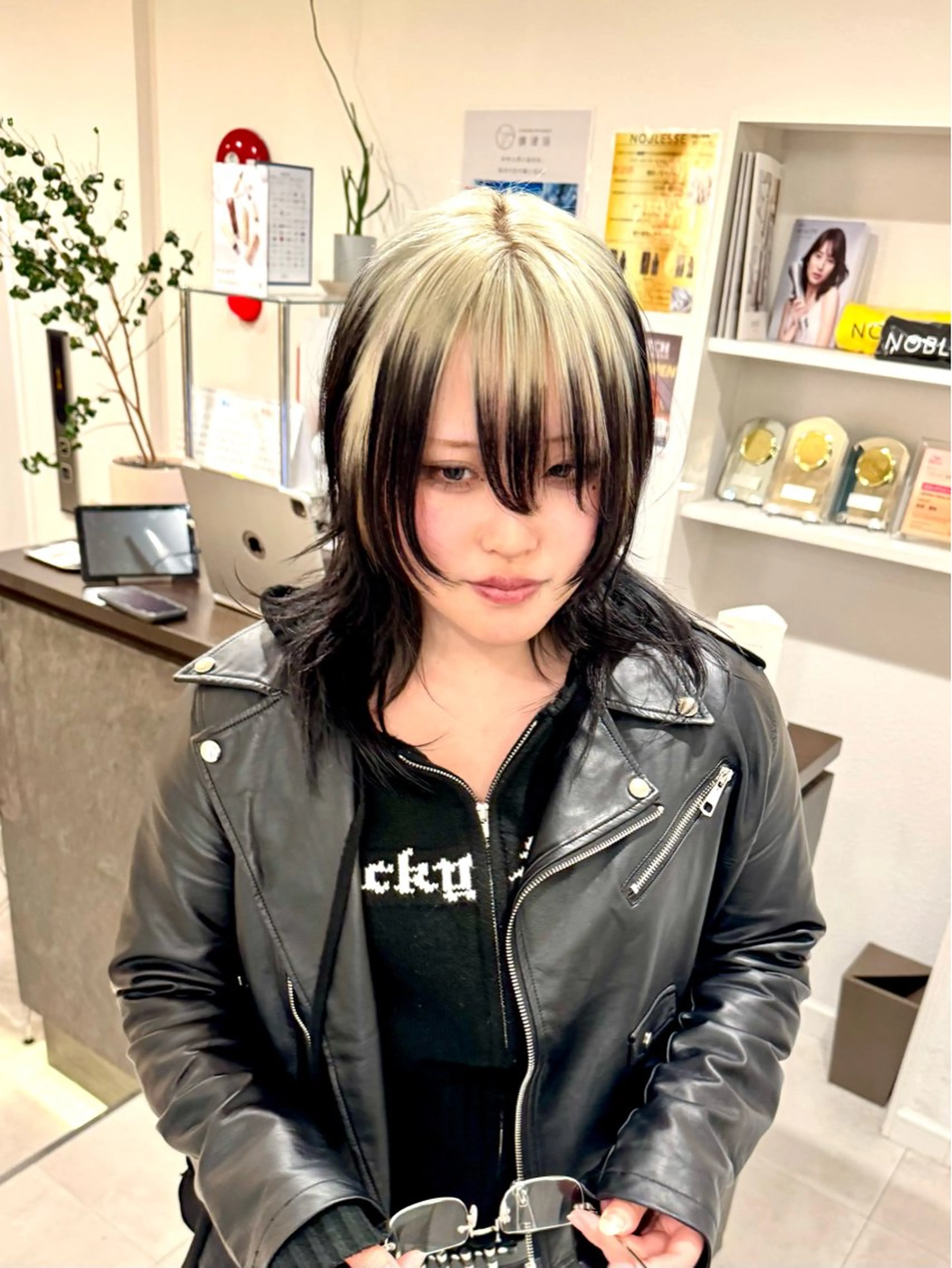 ミディアム カラー ブリーチ ケアブリーチ ハイトーンカラー レイヤーカット カット ヘアカラー トリートメント ハイトーン/レイヤー /ウルフ⭐️永田⭐️のヘアスタイル